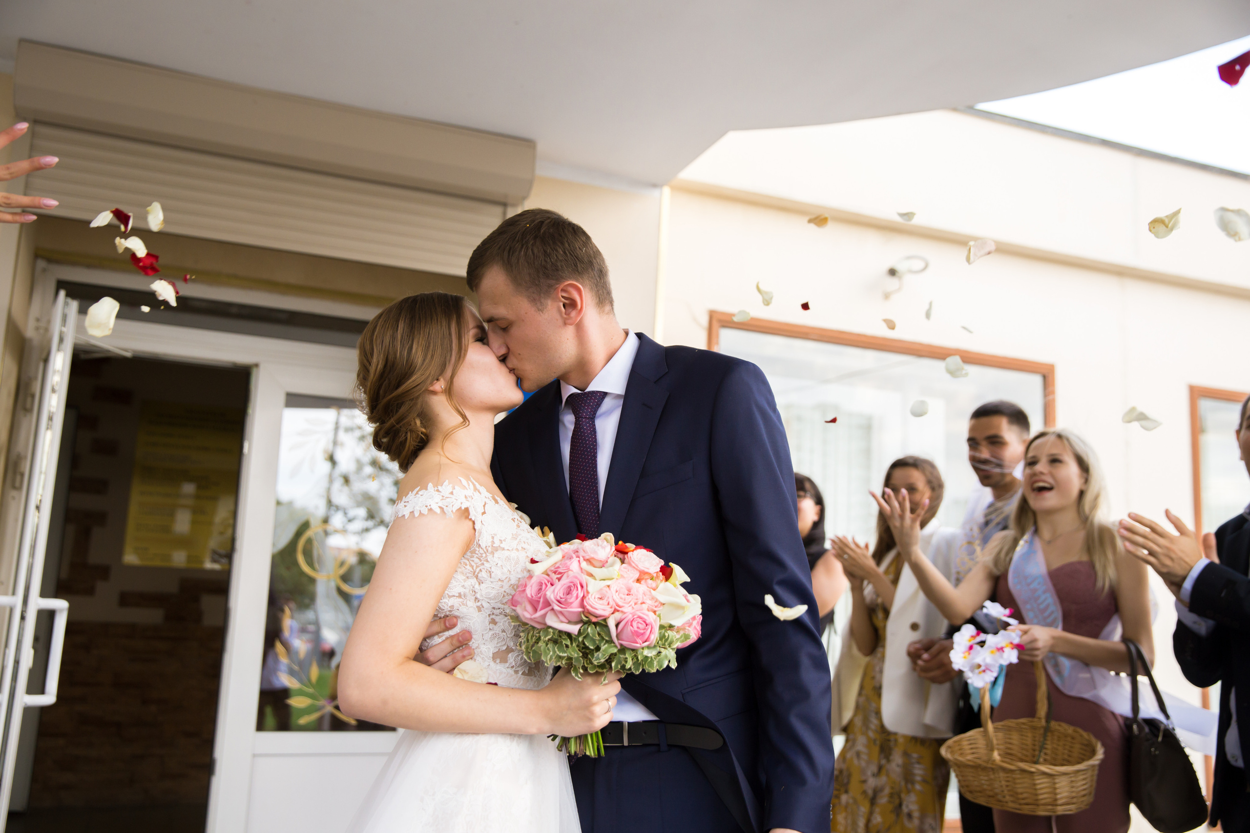 Фотограф на свадьбу летом. Ведущий на праздник в Москве / Денис Аганин