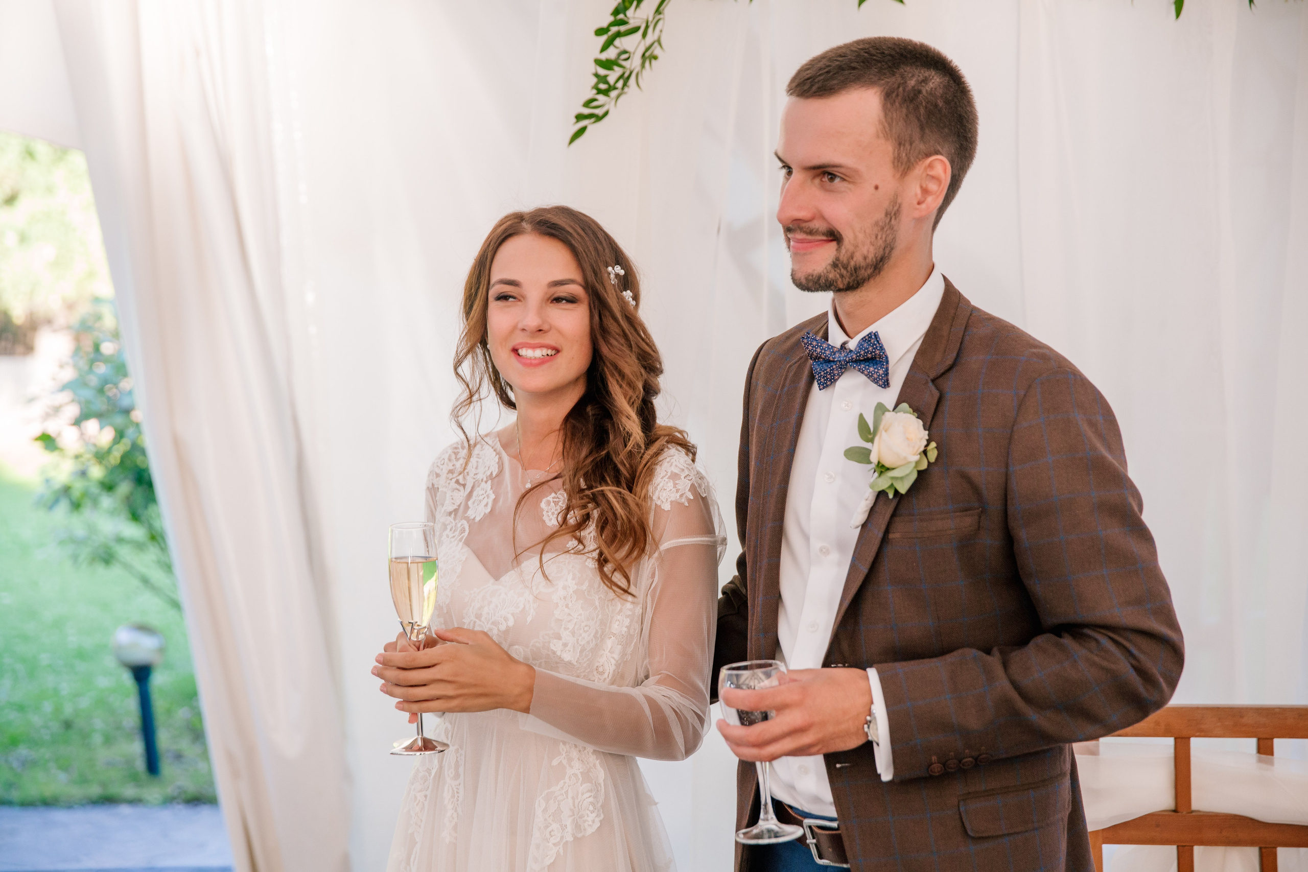 Фото свадьбы весной. Ведущий на праздник в Москве / Денис Аганин