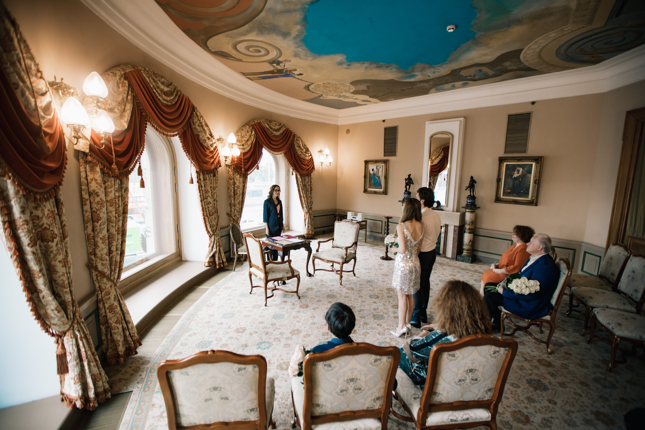 Необычная церемония регистрации брака. Ведущий на праздник в Москве / Денис Аганин