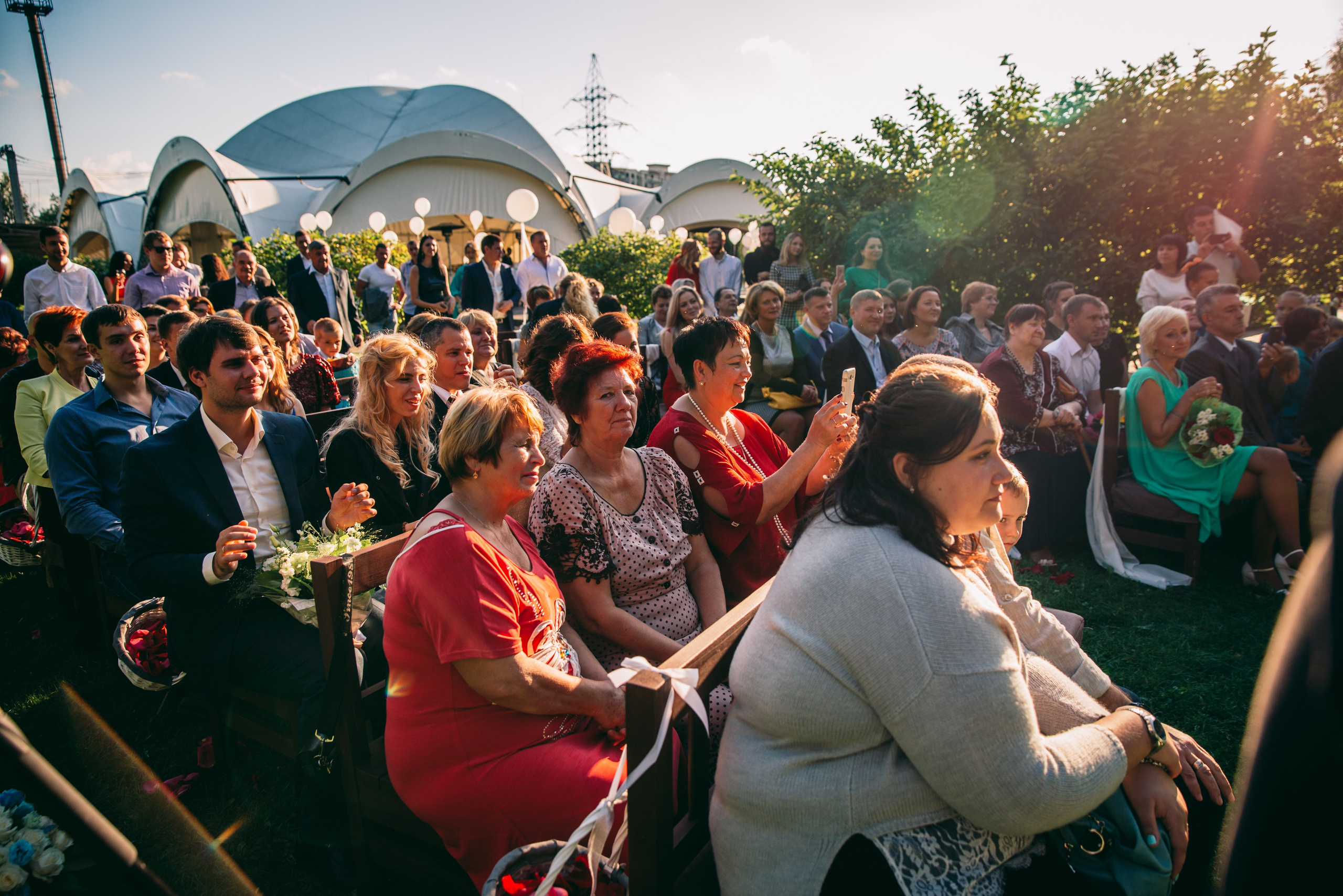 Фото свадьбы весной. Ведущий на праздник в Москве / Денис Аганин