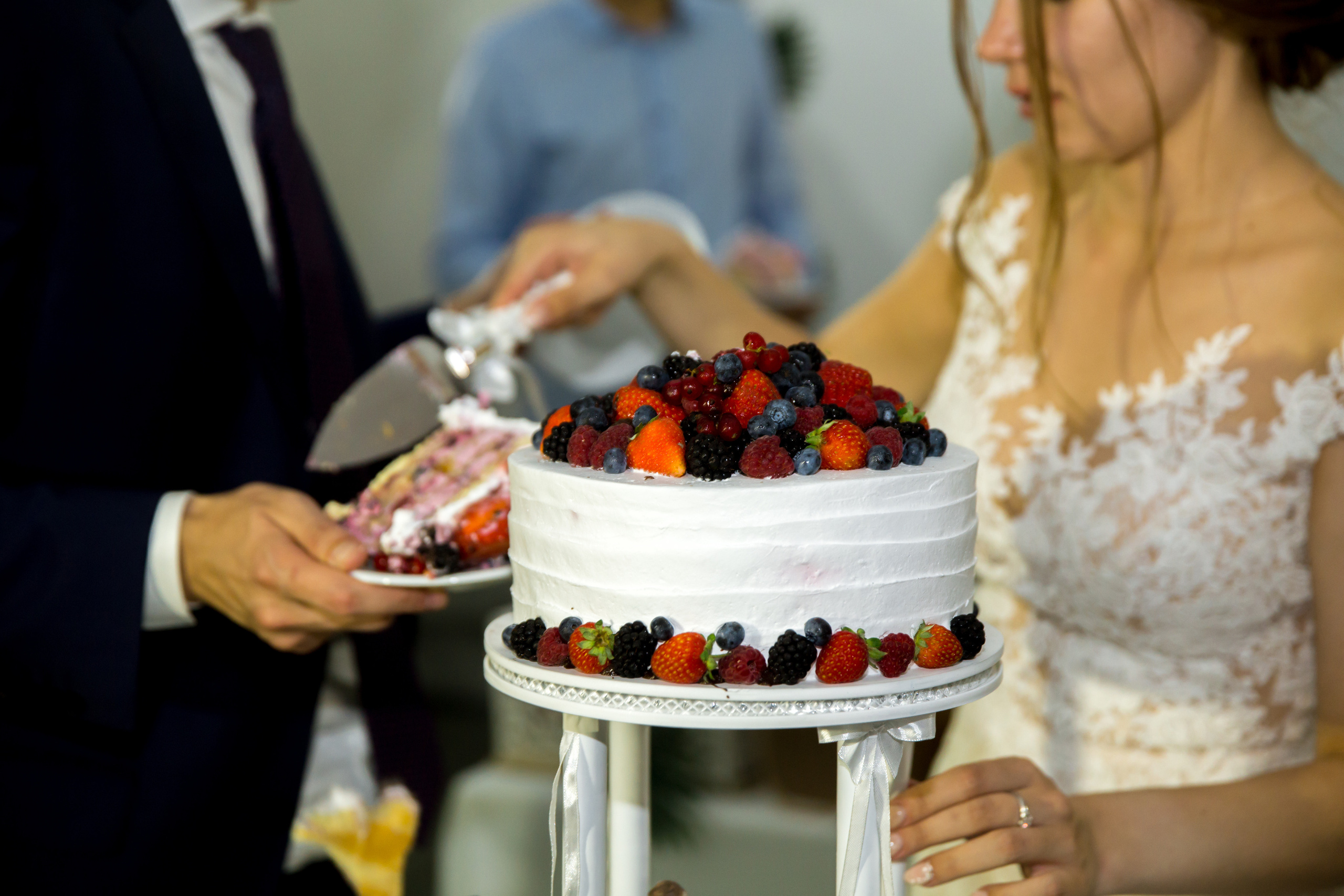 Фотограф на свадьбу летом. Ведущий на праздник в Москве / Денис Аганин