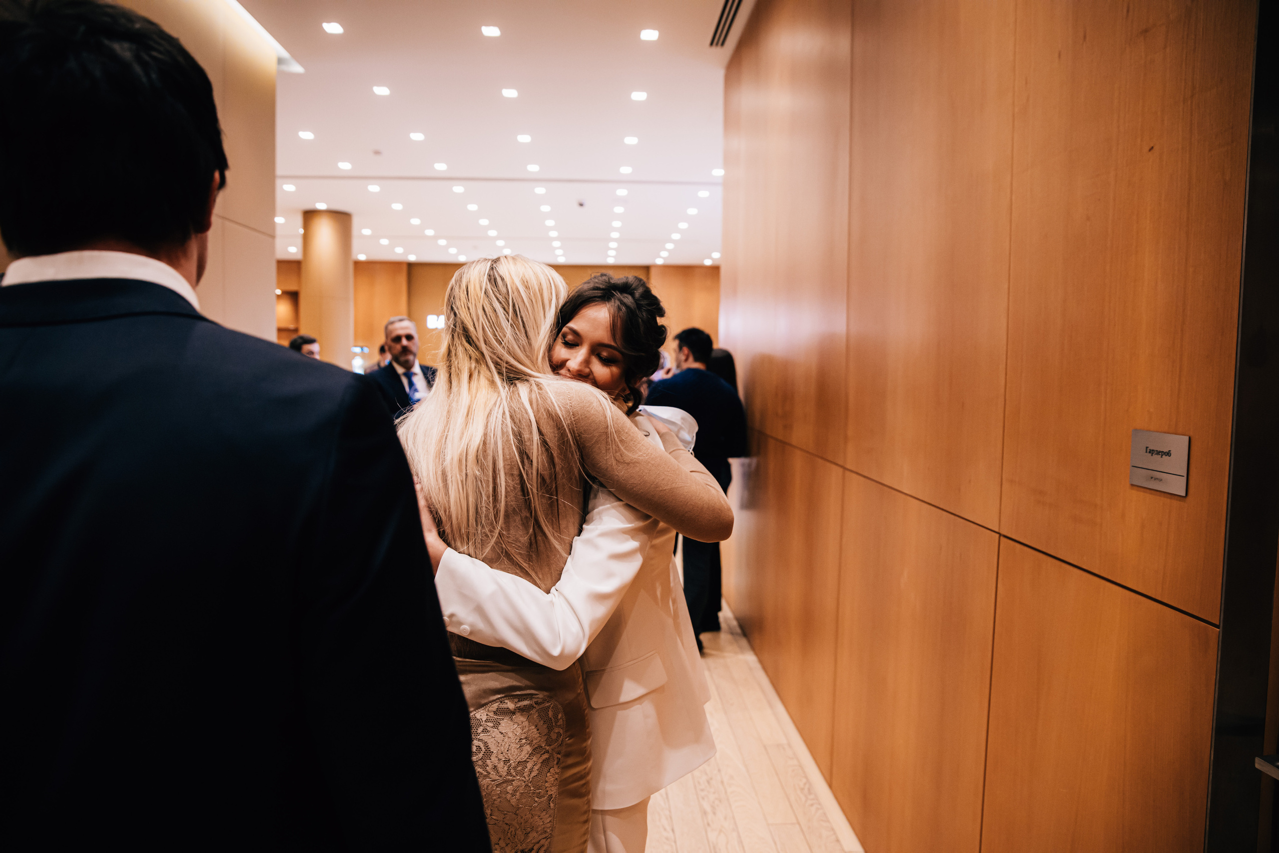 Фотограф на свадьбу. Ведущий на праздник в Москве / Денис Аганин
