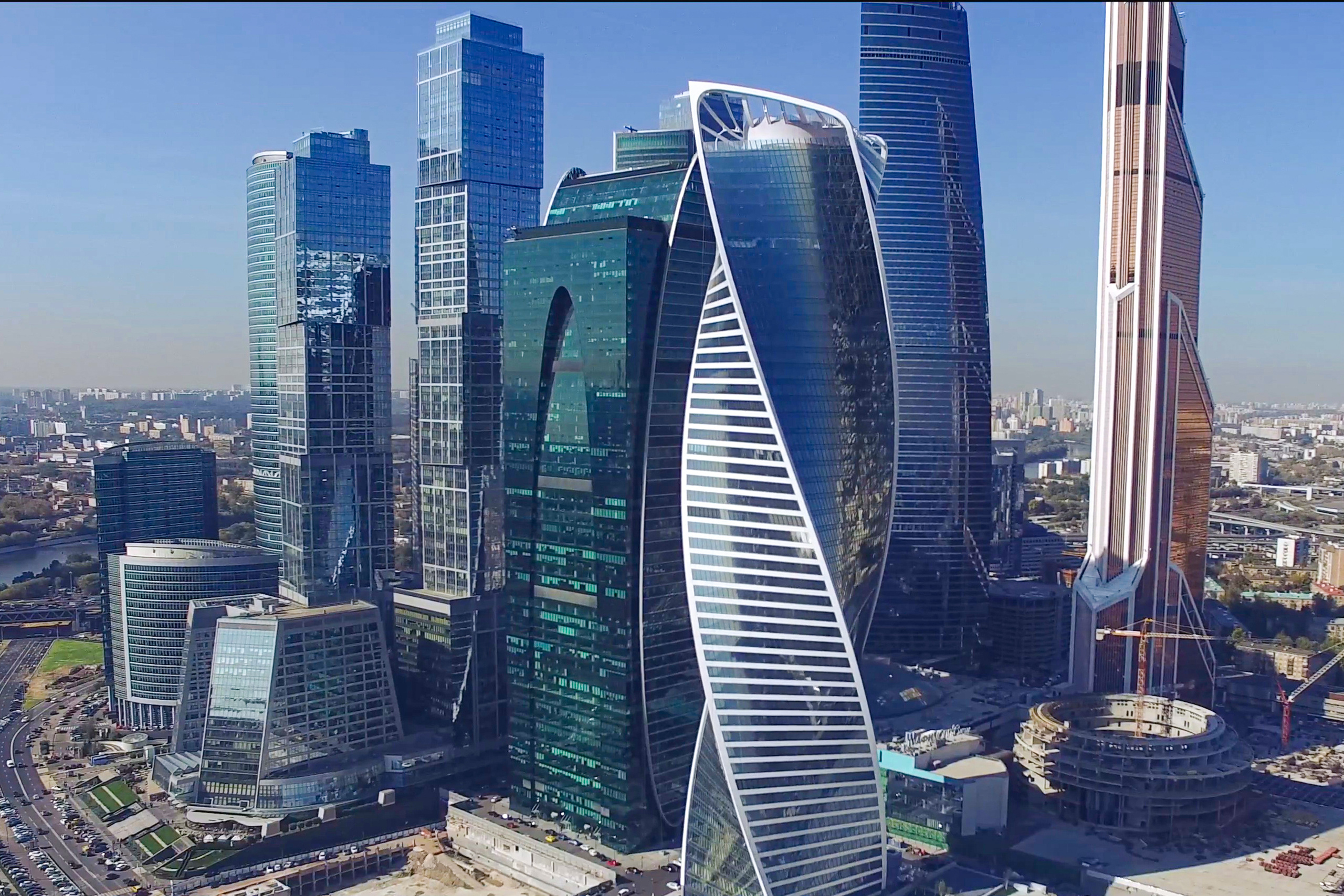 Свадебные фото осенью. Ведущий на праздник в Москве / Денис Аганин