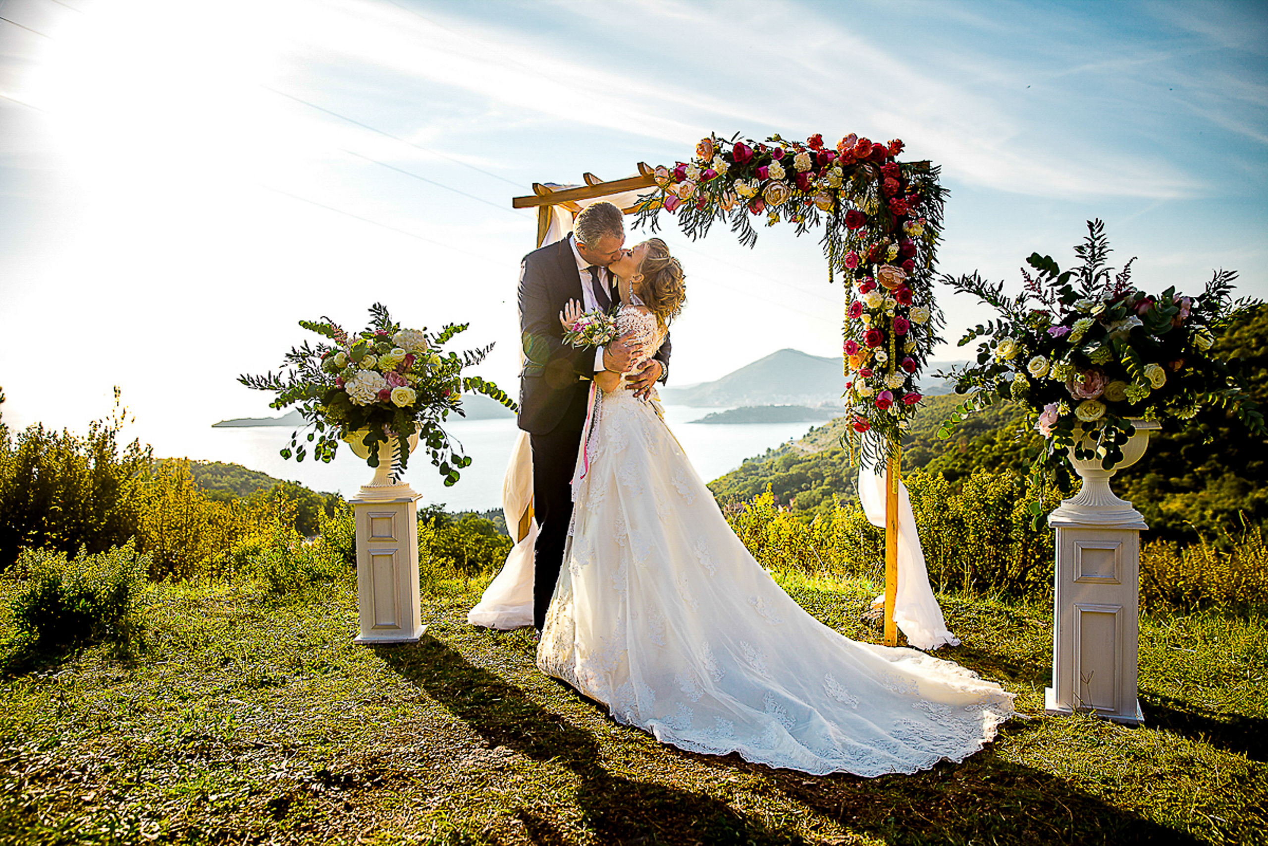 Фотограф на свадьбу. Ведущий на праздник в Москве / Денис Аганин