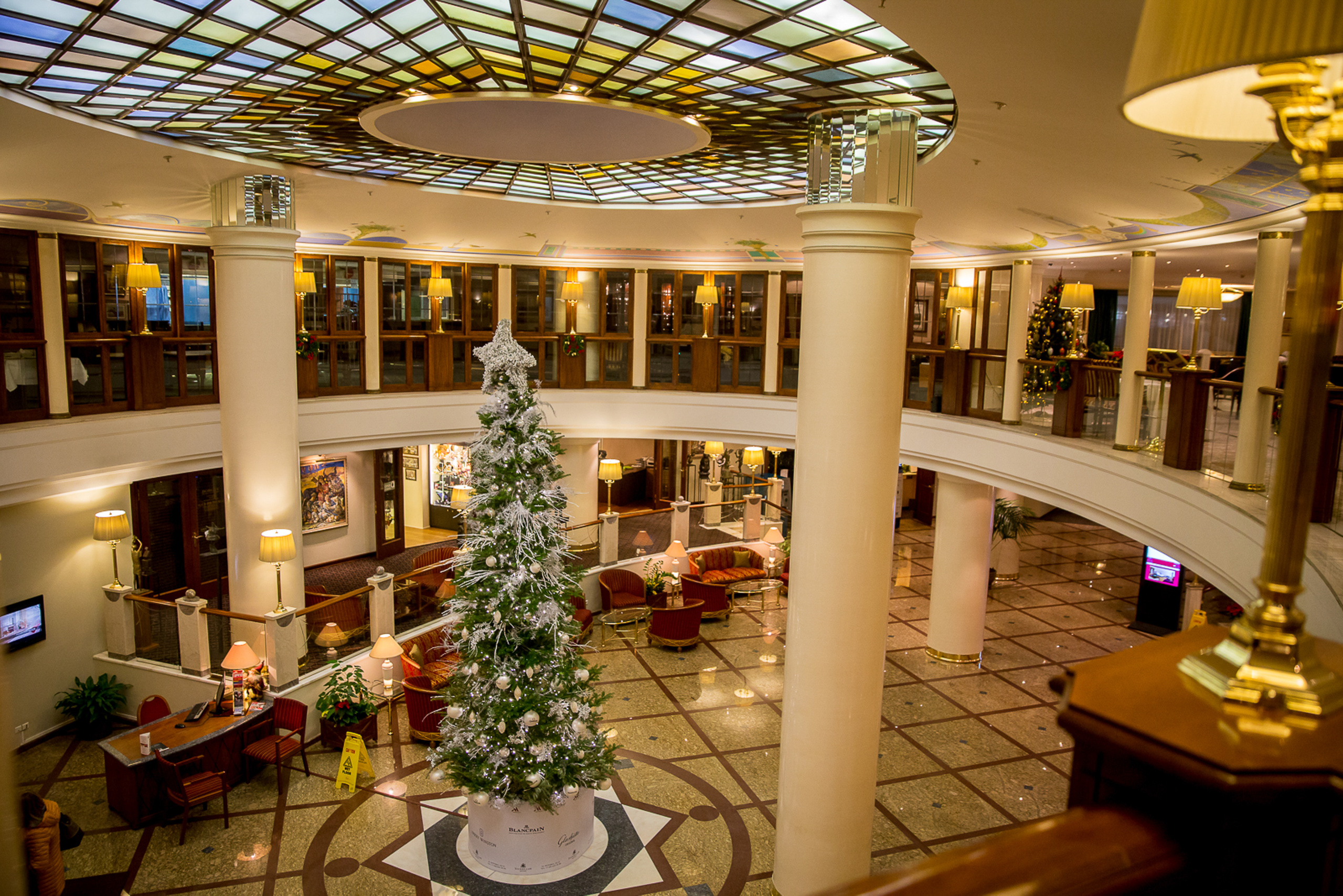 Фотограф на корпоратив. Ведущий на праздник в Москве / Денис Аганин