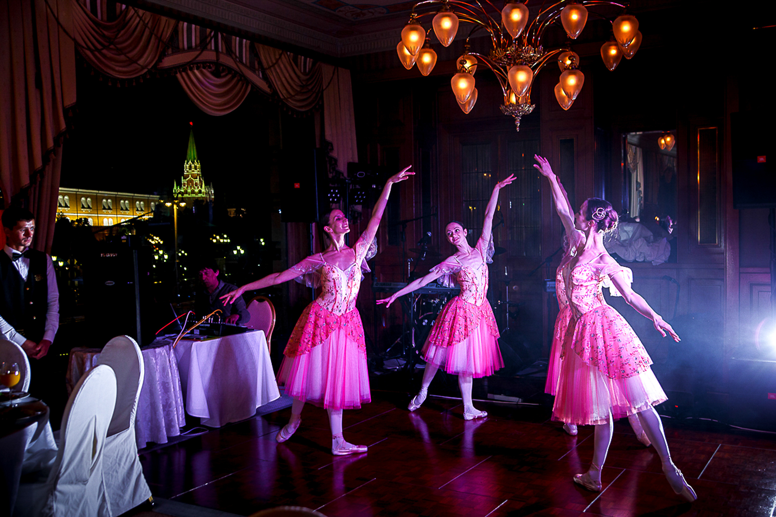 Фотограф на свадьбу. Ведущий на праздник в Москве / Денис Аганин