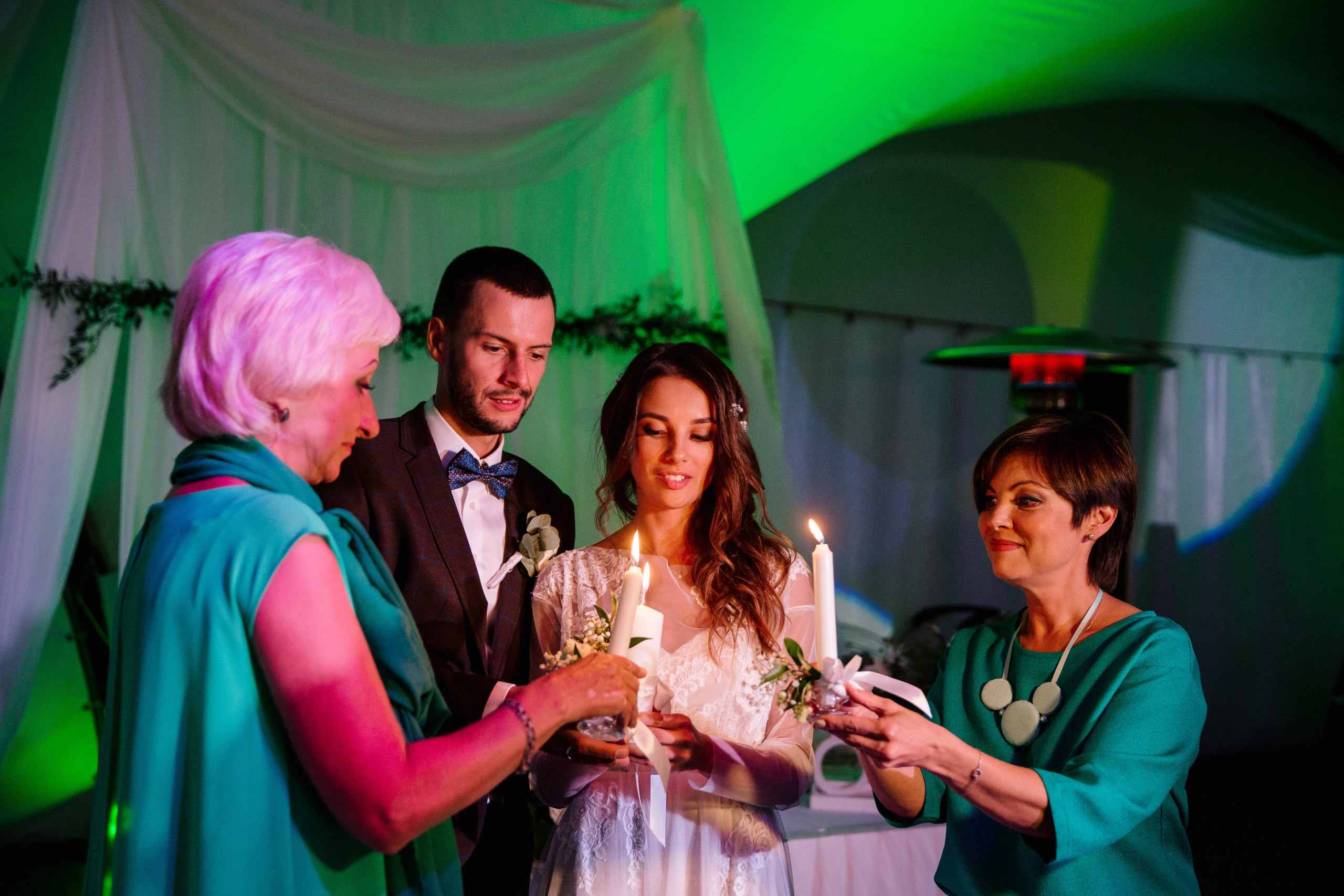 Фото свадьбы весной. Ведущий на праздник в Москве / Денис Аганин