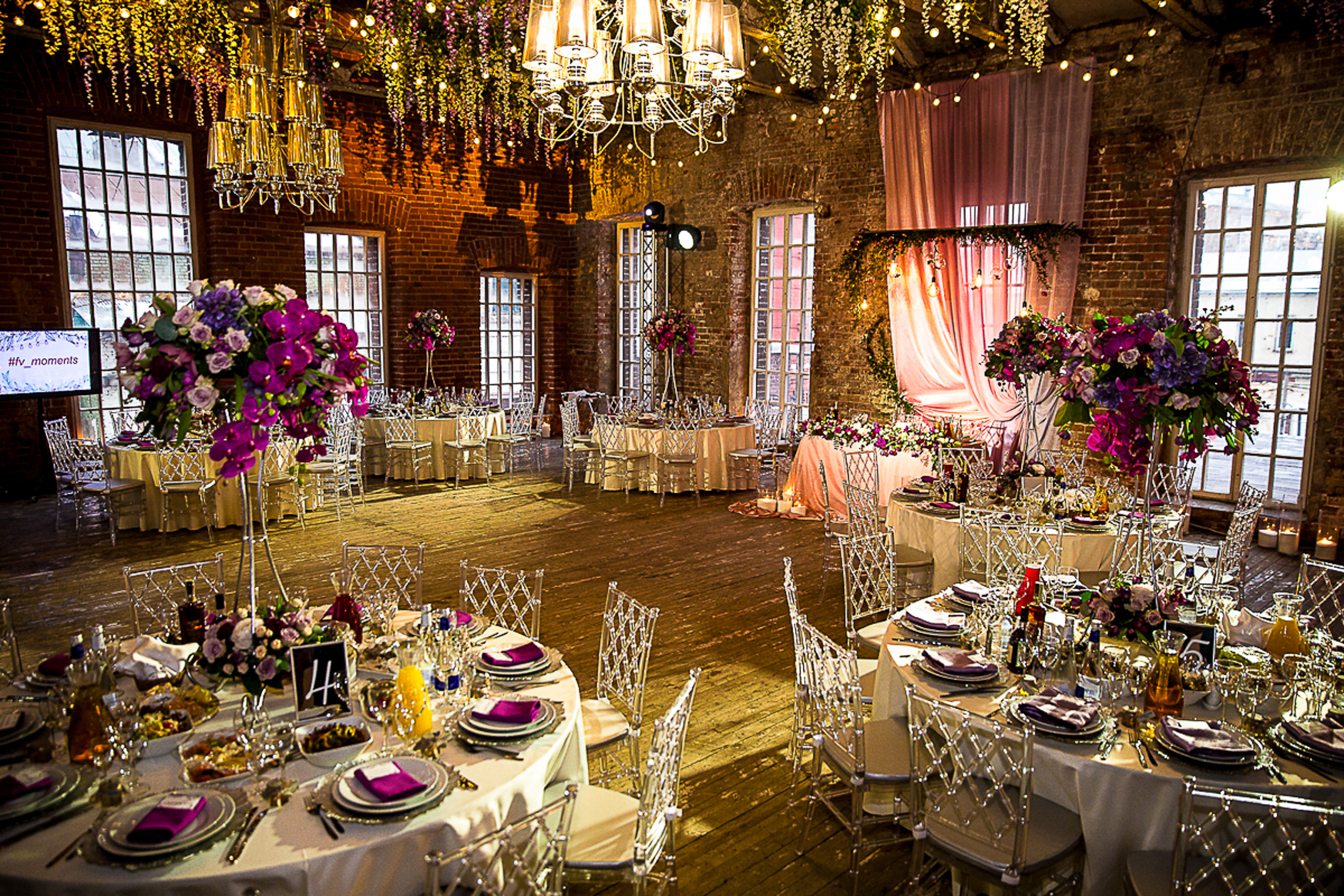 Фотограф на свадьбу. Ведущий на праздник в Москве / Денис Аганин