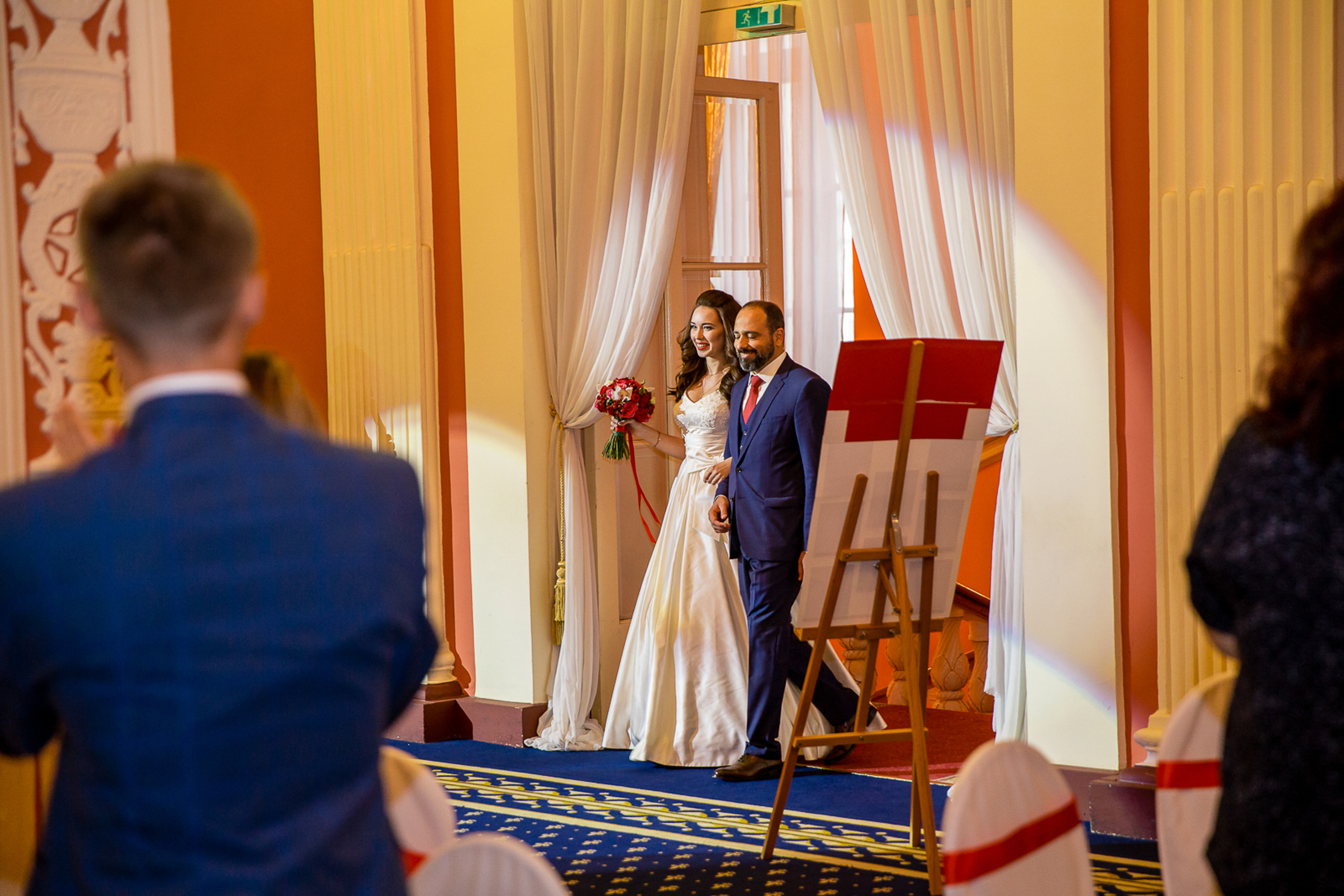 Свадебные фото осенью. Ведущий на праздник в Москве / Денис Аганин