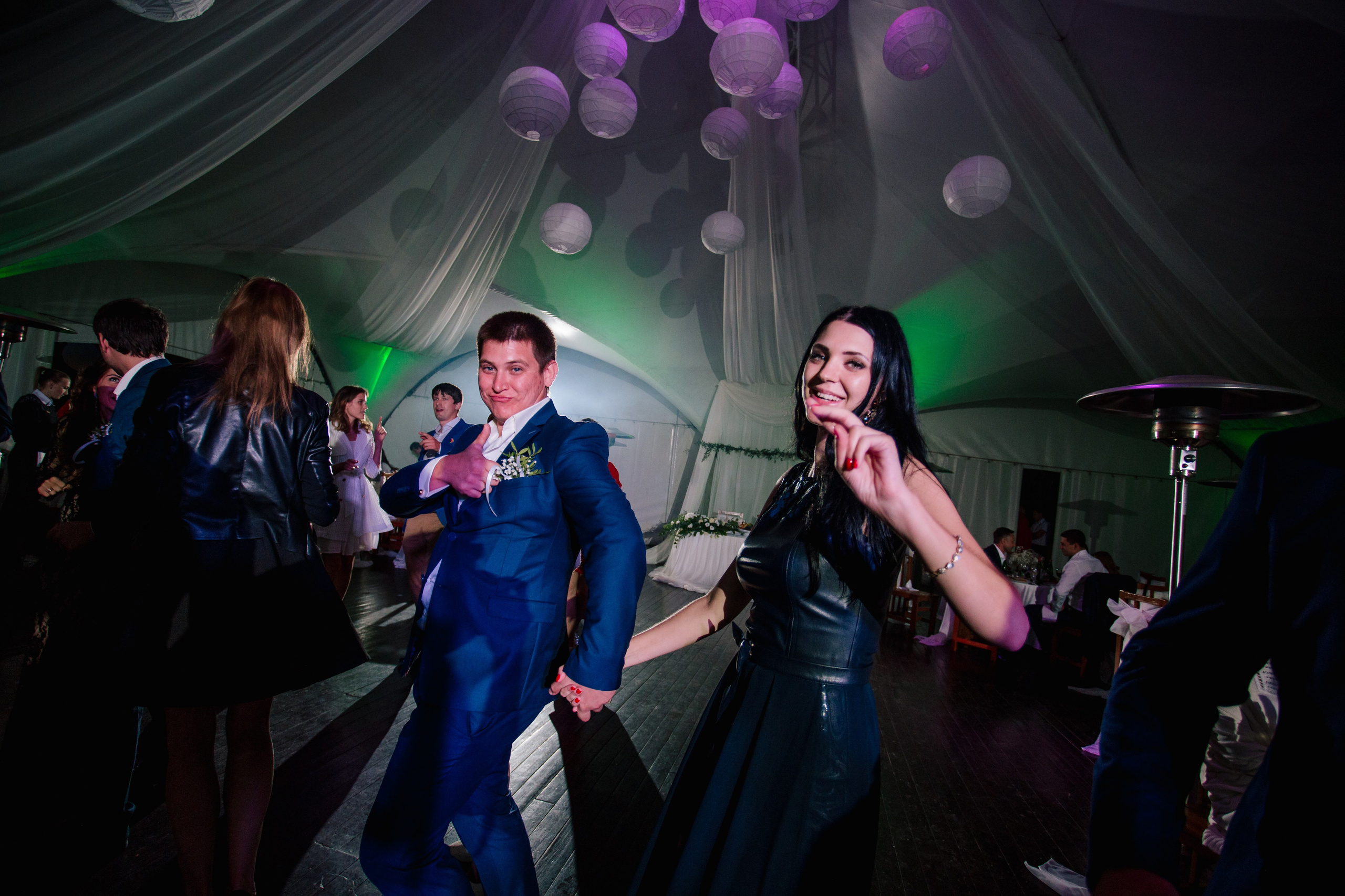 Фото свадьбы весной. Ведущий на праздник в Москве / Денис Аганин