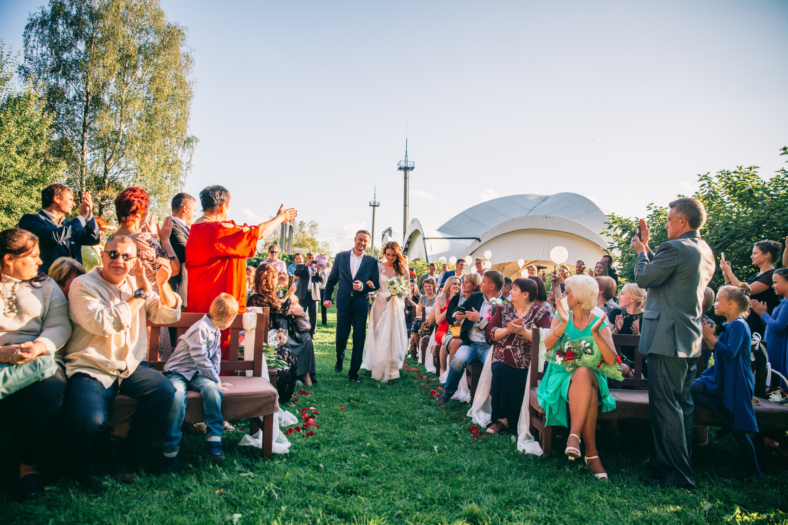 Фото свадьбы весной. Ведущий на праздник в Москве / Денис Аганин