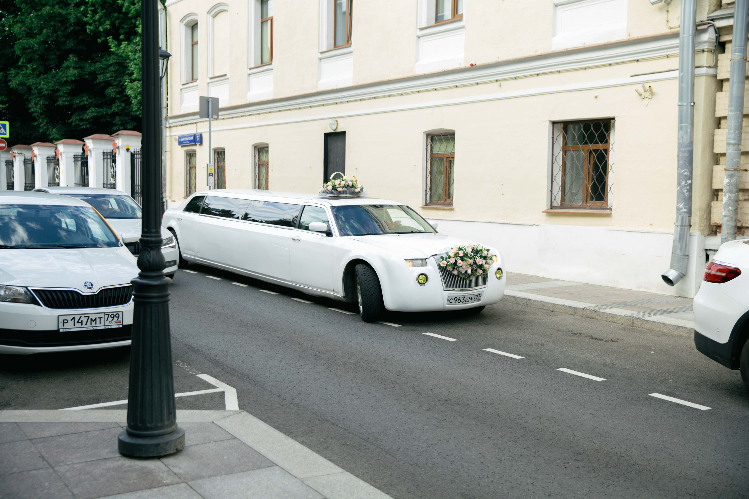 Взрослая свадьба без банкета. Ведущий на праздник в Москве / Денис Аганин