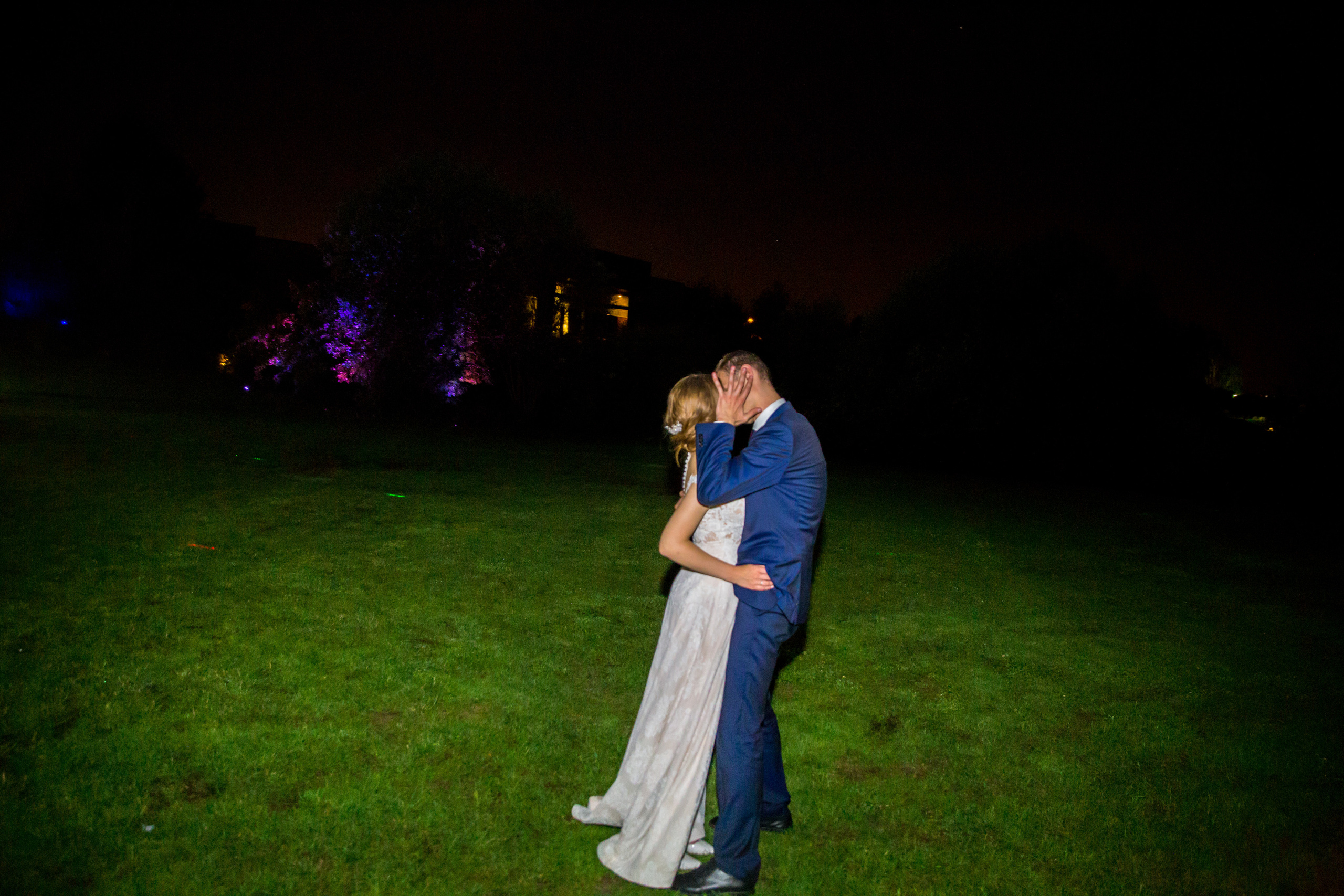 Фотограф на свадьбу летом. Ведущий на праздник в Москве / Денис Аганин