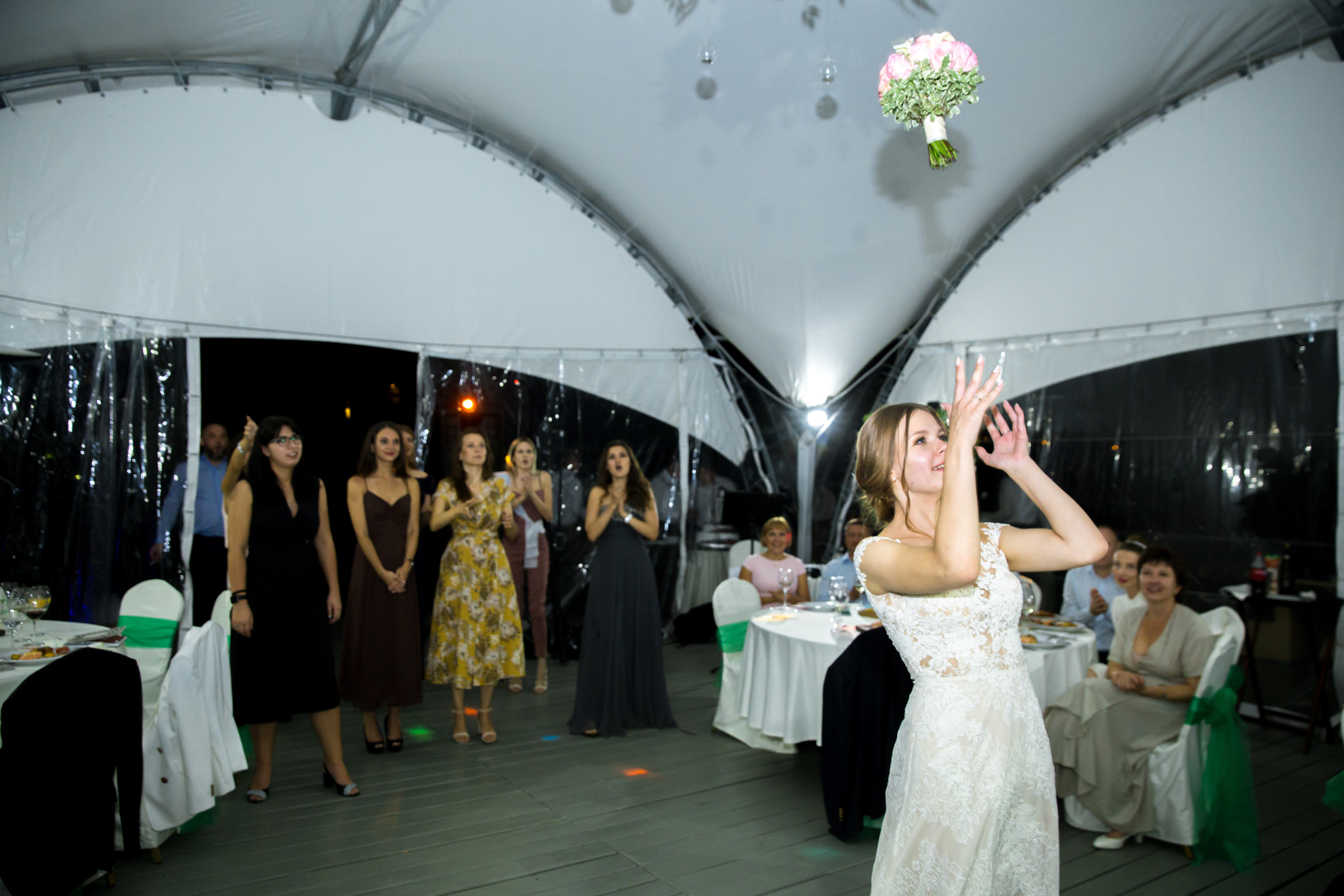 Фотограф на свадьбу летом. Ведущий на праздник в Москве / Денис Аганин