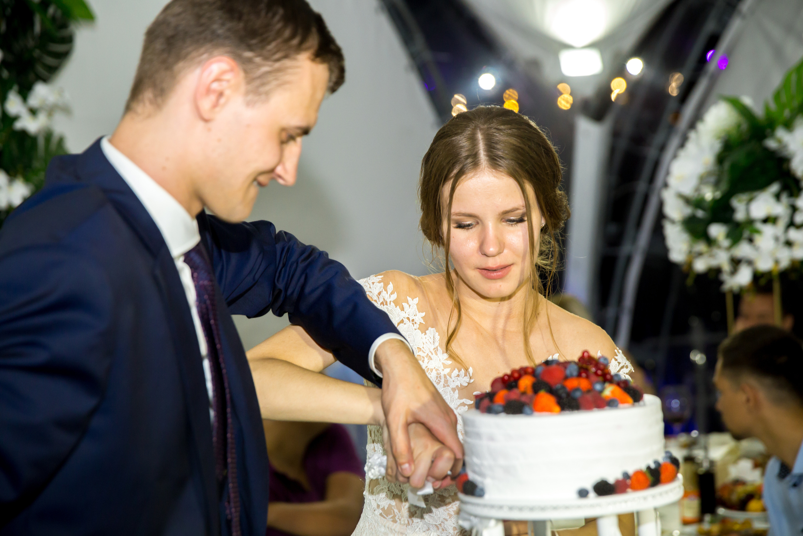 Фотограф на свадьбу летом. Ведущий на праздник в Москве / Денис Аганин