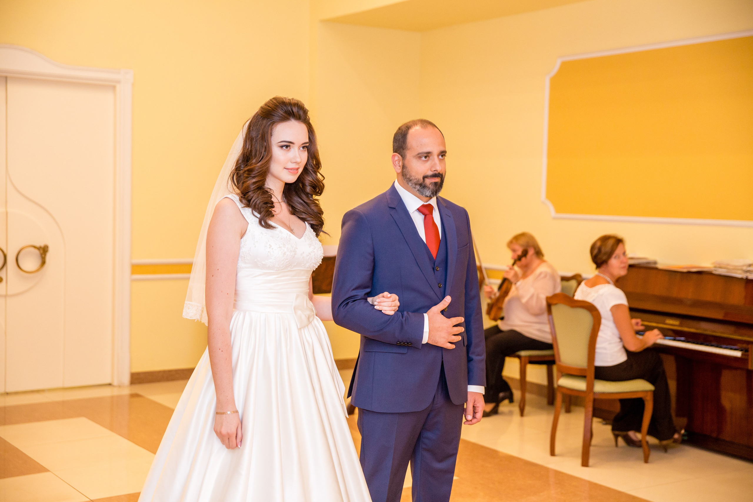 Свадебные фото осенью. Ведущий на праздник в Москве / Денис Аганин