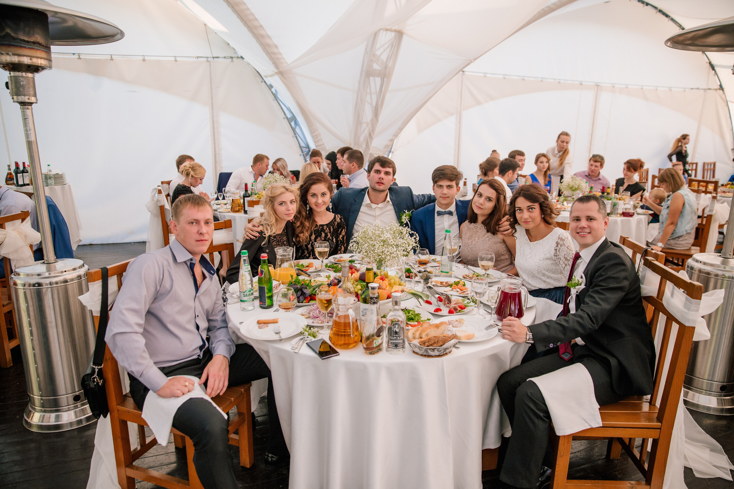 Фото свадьбы весной. Ведущий на праздник в Москве / Денис Аганин