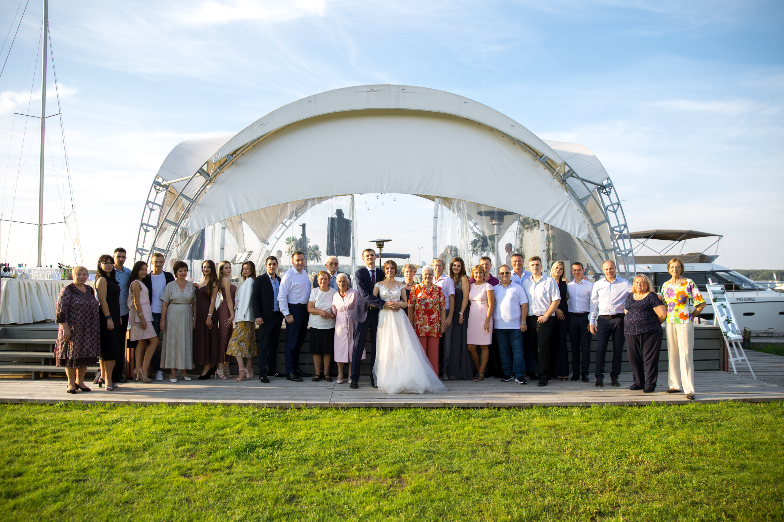 Фотограф на свадьбу летом. Ведущий на праздник в Москве / Денис Аганин