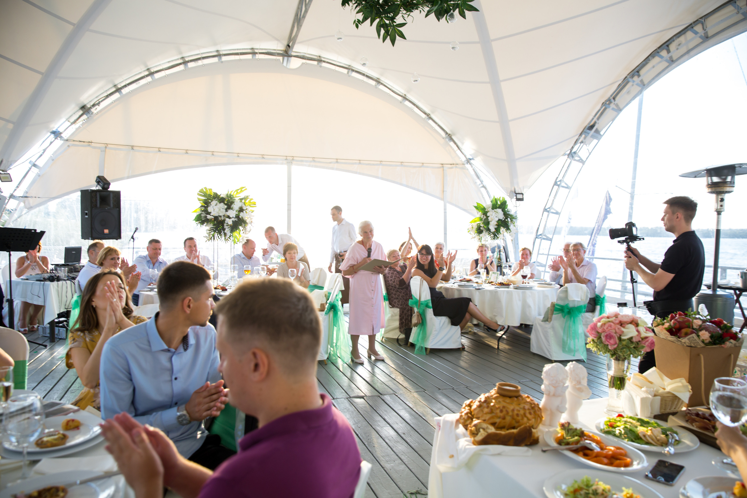 Фотограф на свадьбу летом. Ведущий на праздник в Москве / Денис Аганин