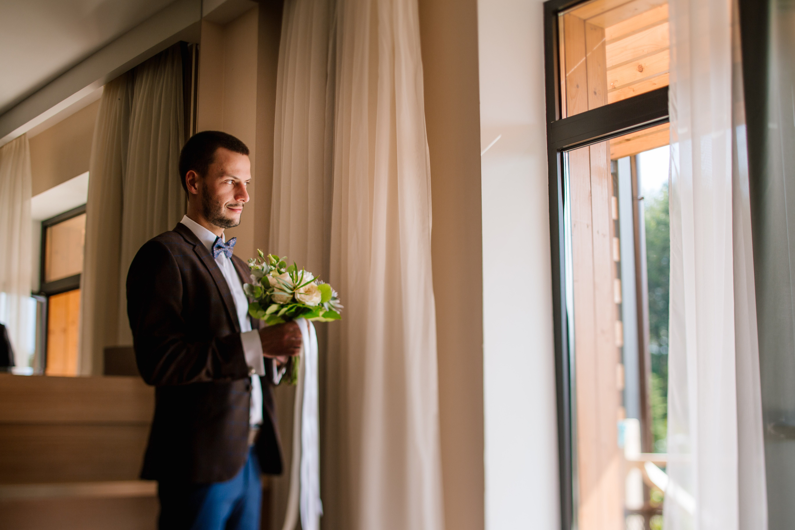Фото свадьбы весной. Ведущий на праздник в Москве / Денис Аганин