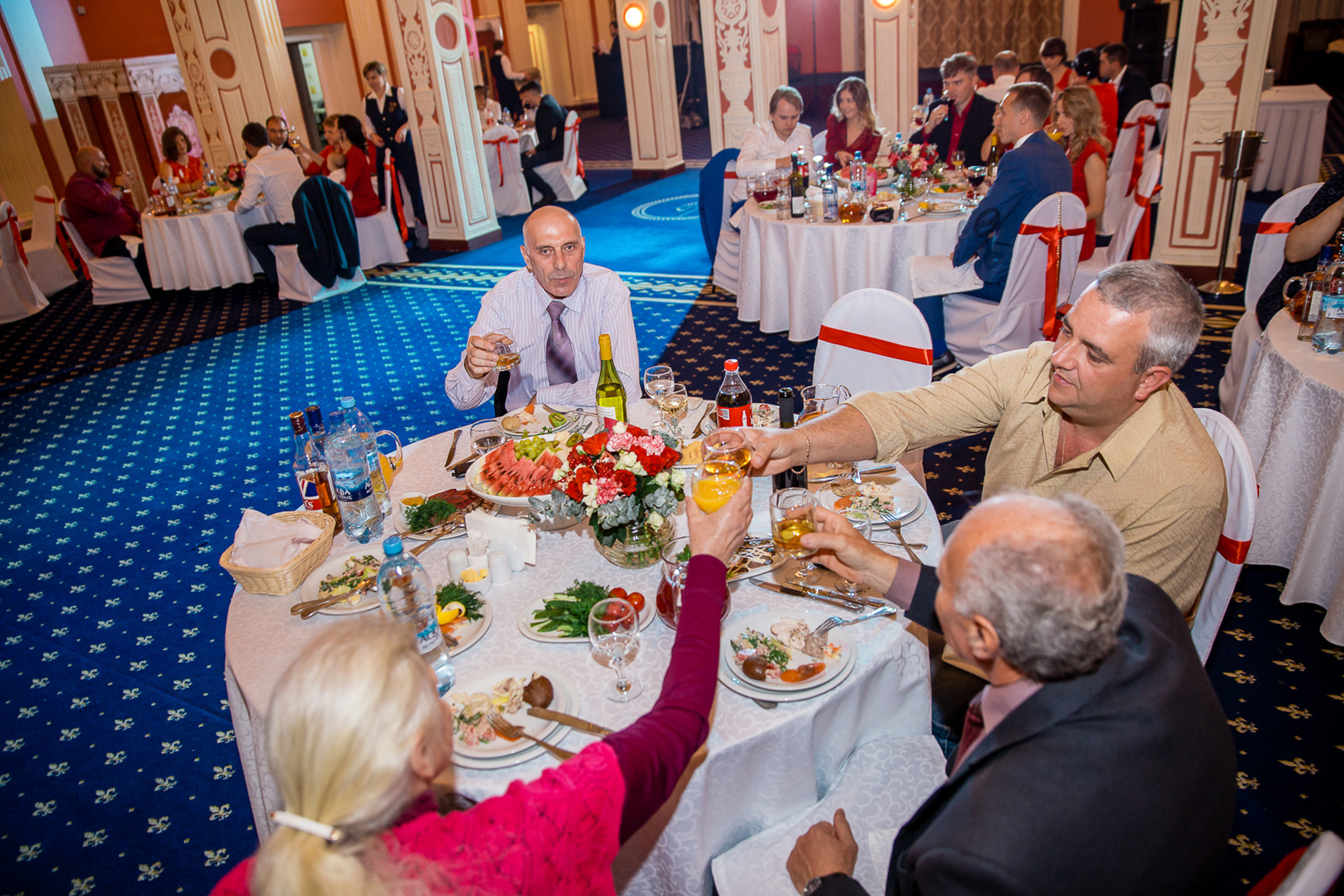 Свадебные фото осенью. Ведущий на праздник в Москве / Денис Аганин