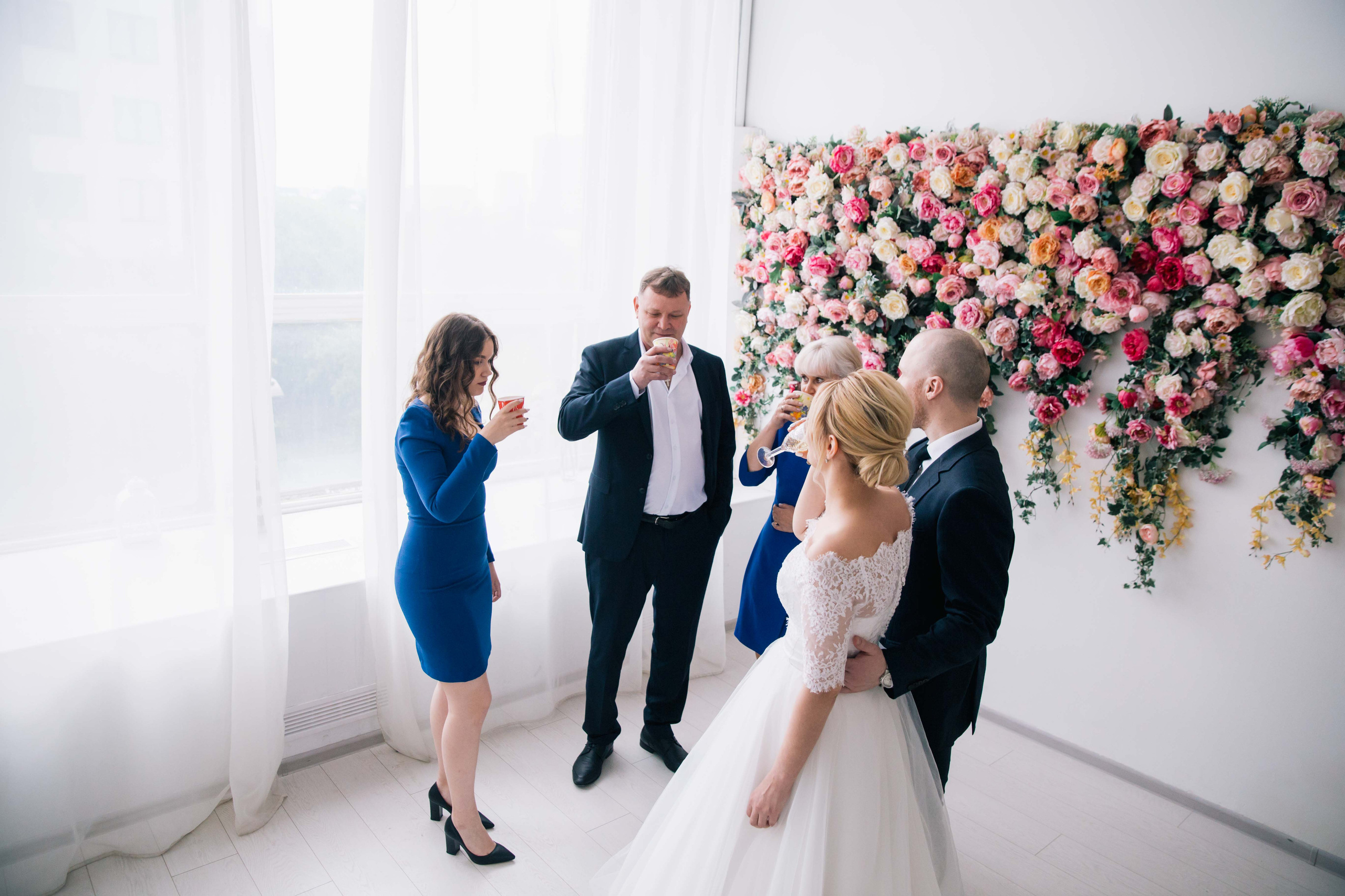 Свадебная фотосъёмка в студии. Ведущий на праздник в Москве / Денис Аганин