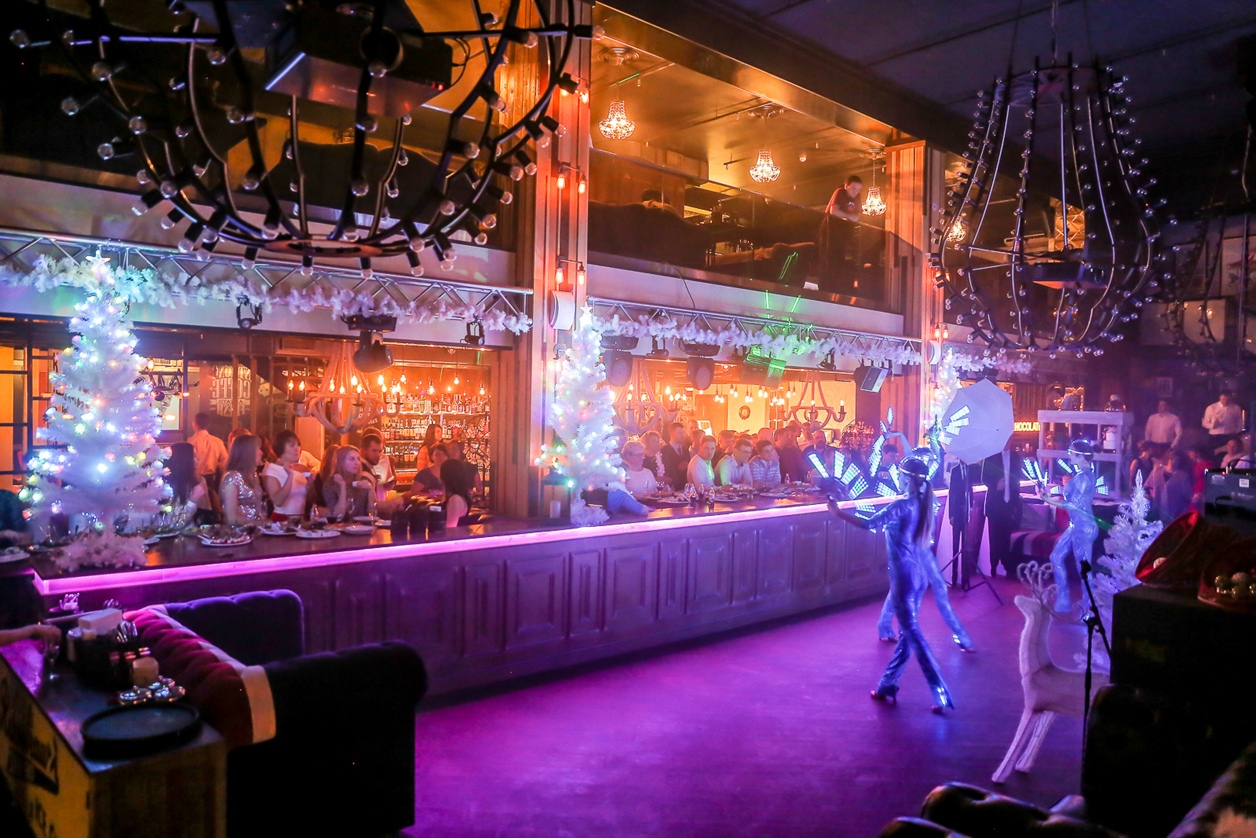 Фотограф на корпоратив. Ведущий на праздник в Москве / Денис Аганин