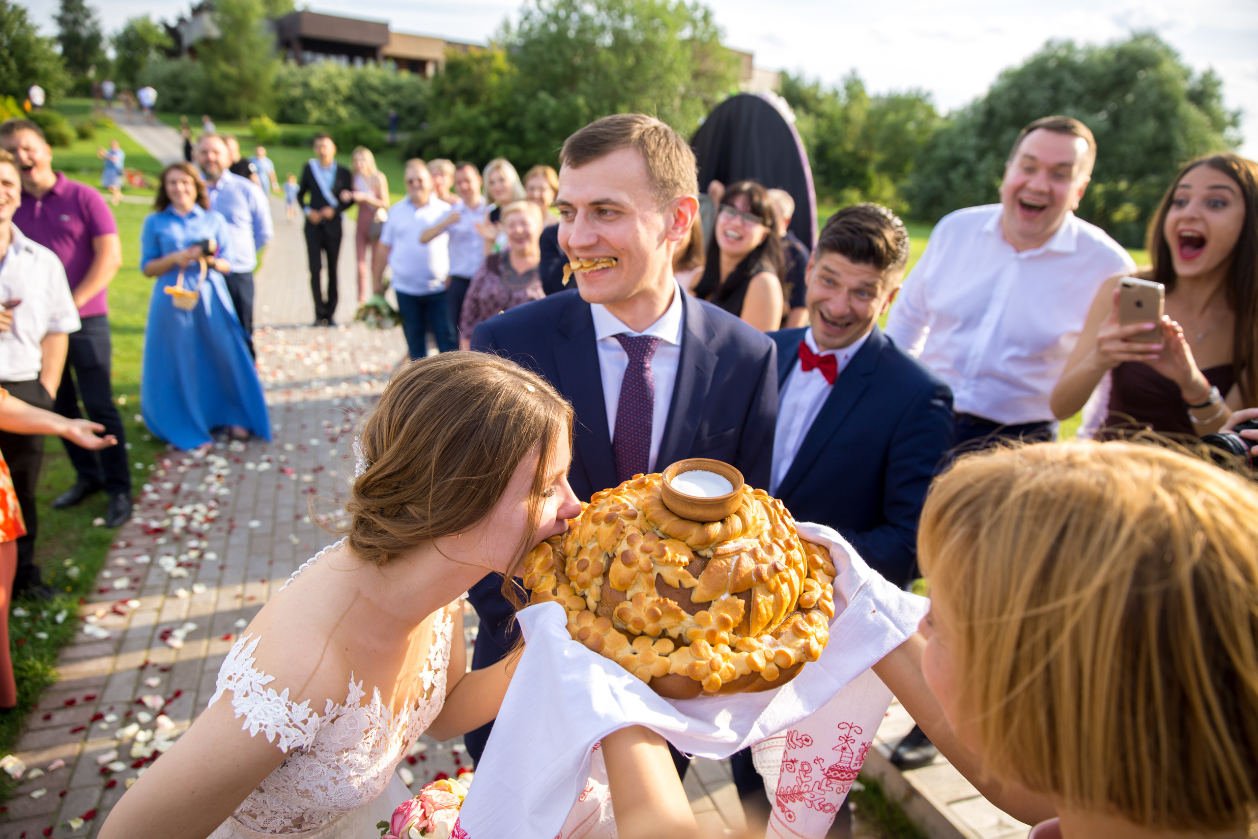 Фотограф на свадьбу летом. Ведущий на праздник в Москве / Денис Аганин