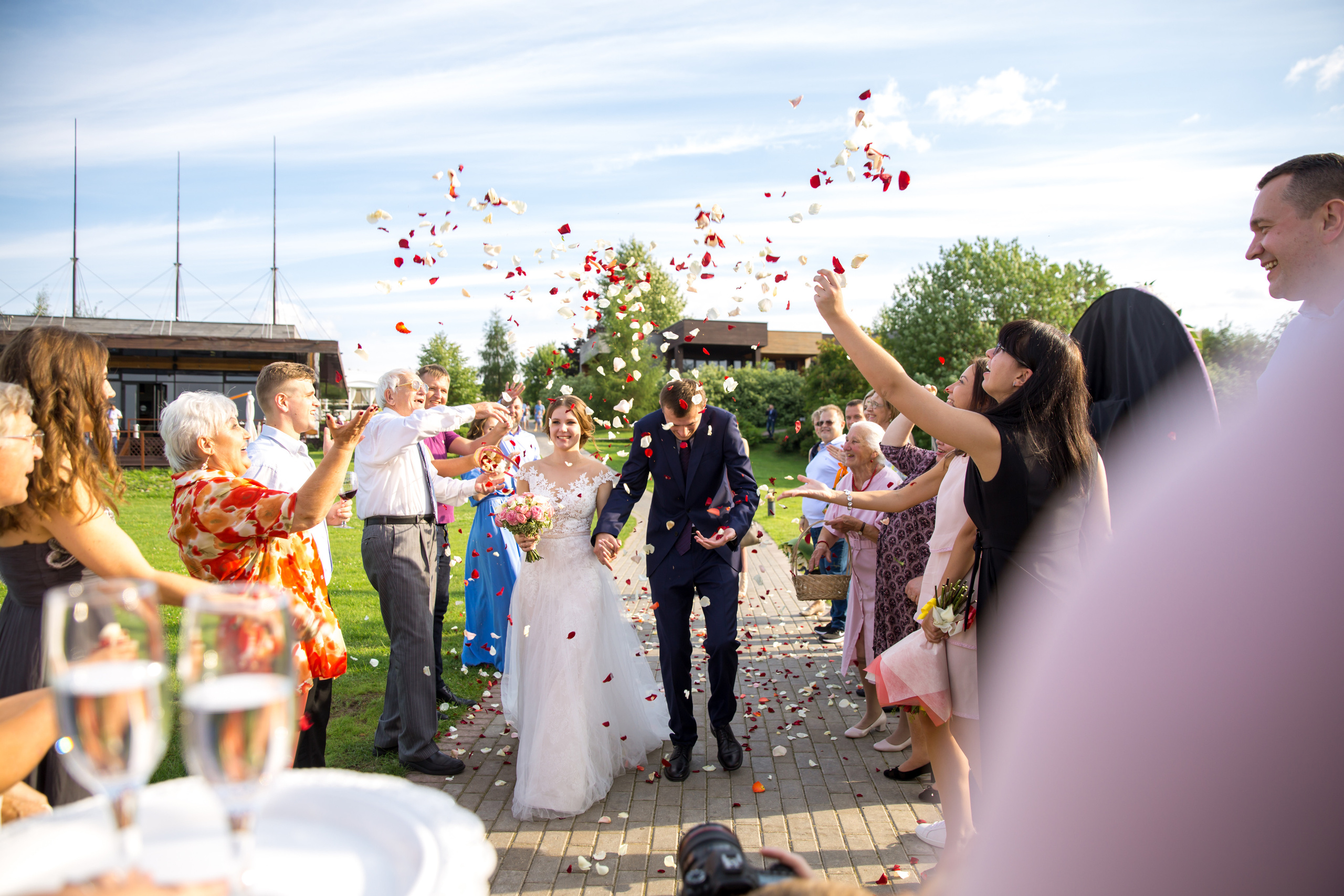 Фотограф на свадьбу летом. Ведущий на праздник в Москве / Денис Аганин