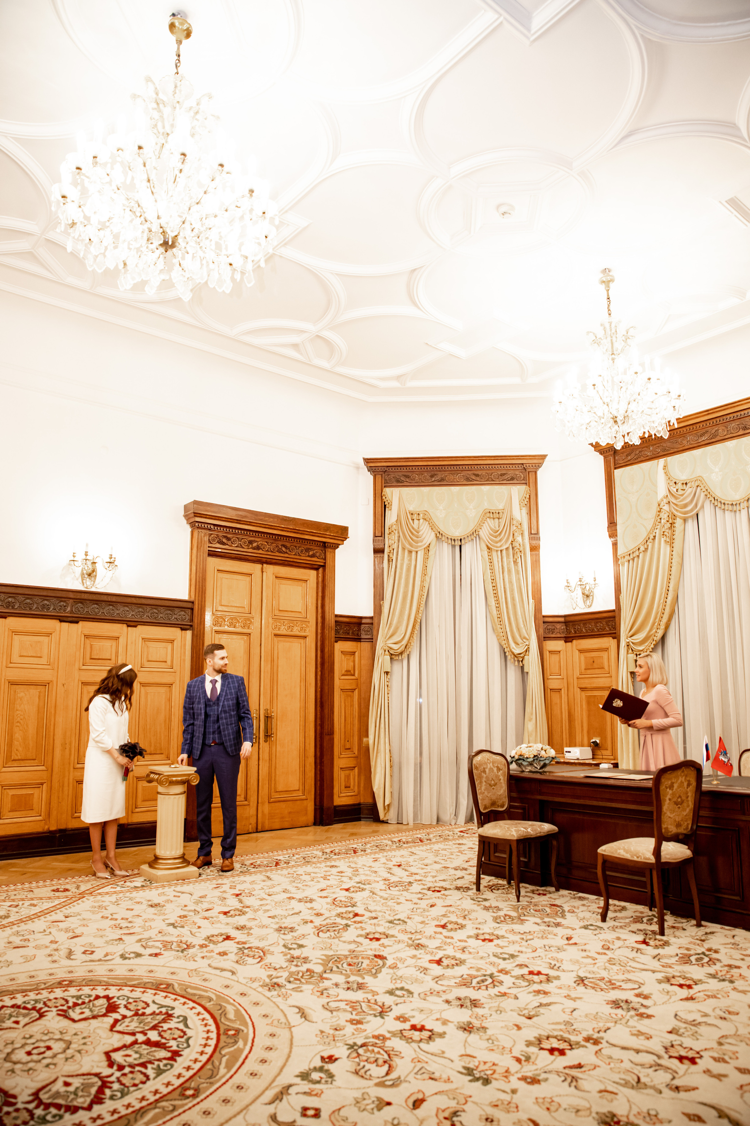 Ночная регистрация брака. Ведущий на праздник в Москве / Денис Аганин