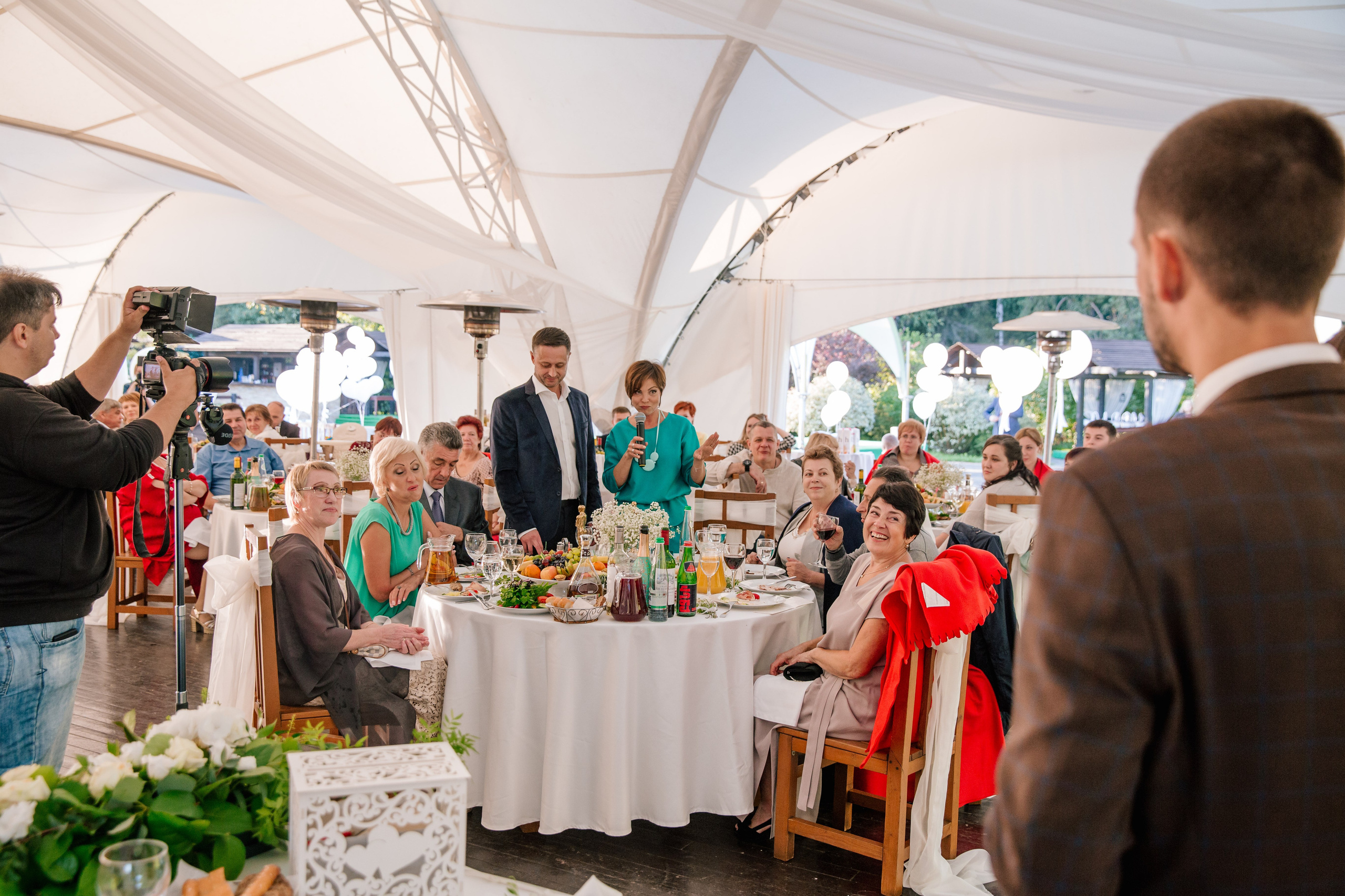 Фото свадьбы весной. Ведущий на праздник в Москве / Денис Аганин