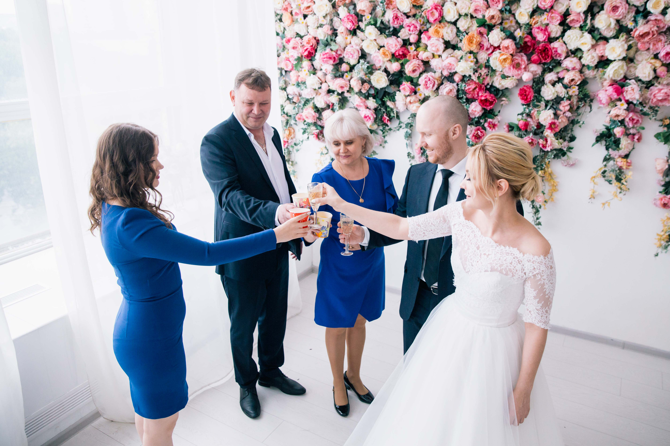 Свадебная фотосъёмка в студии. Ведущий на праздник в Москве / Денис Аганин