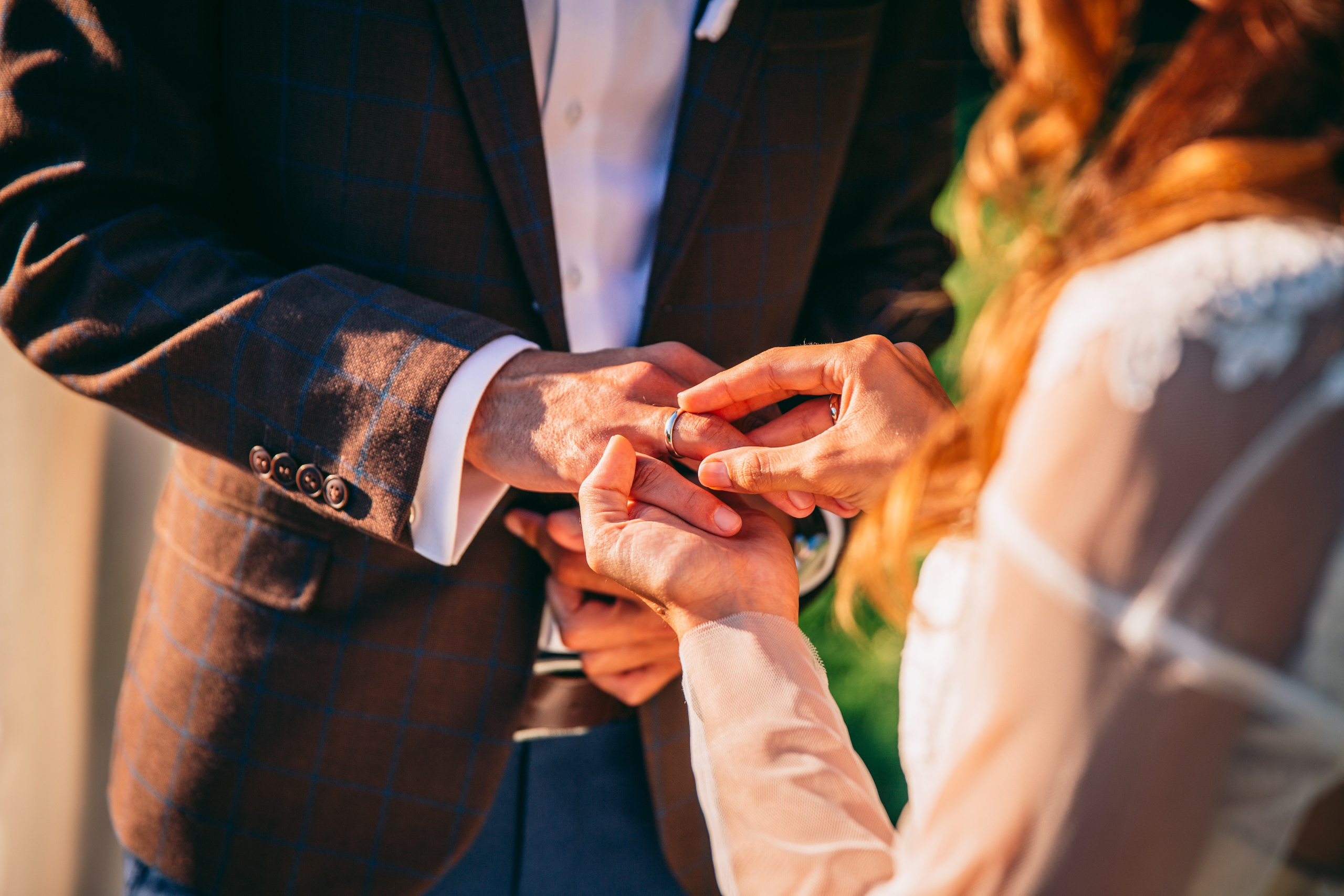 Фото свадьбы весной. Ведущий на праздник в Москве / Денис Аганин