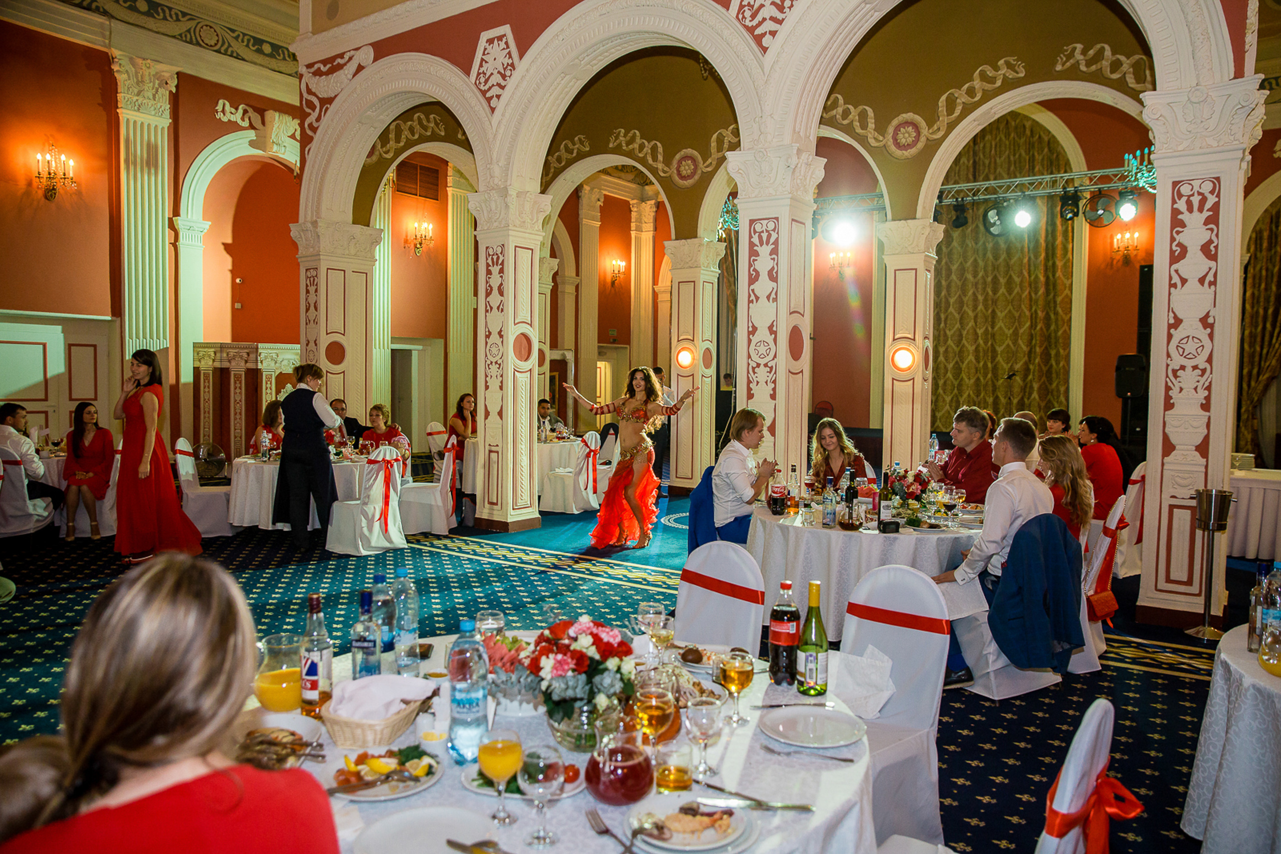 Свадебные фото осенью. Ведущий на праздник в Москве / Денис Аганин