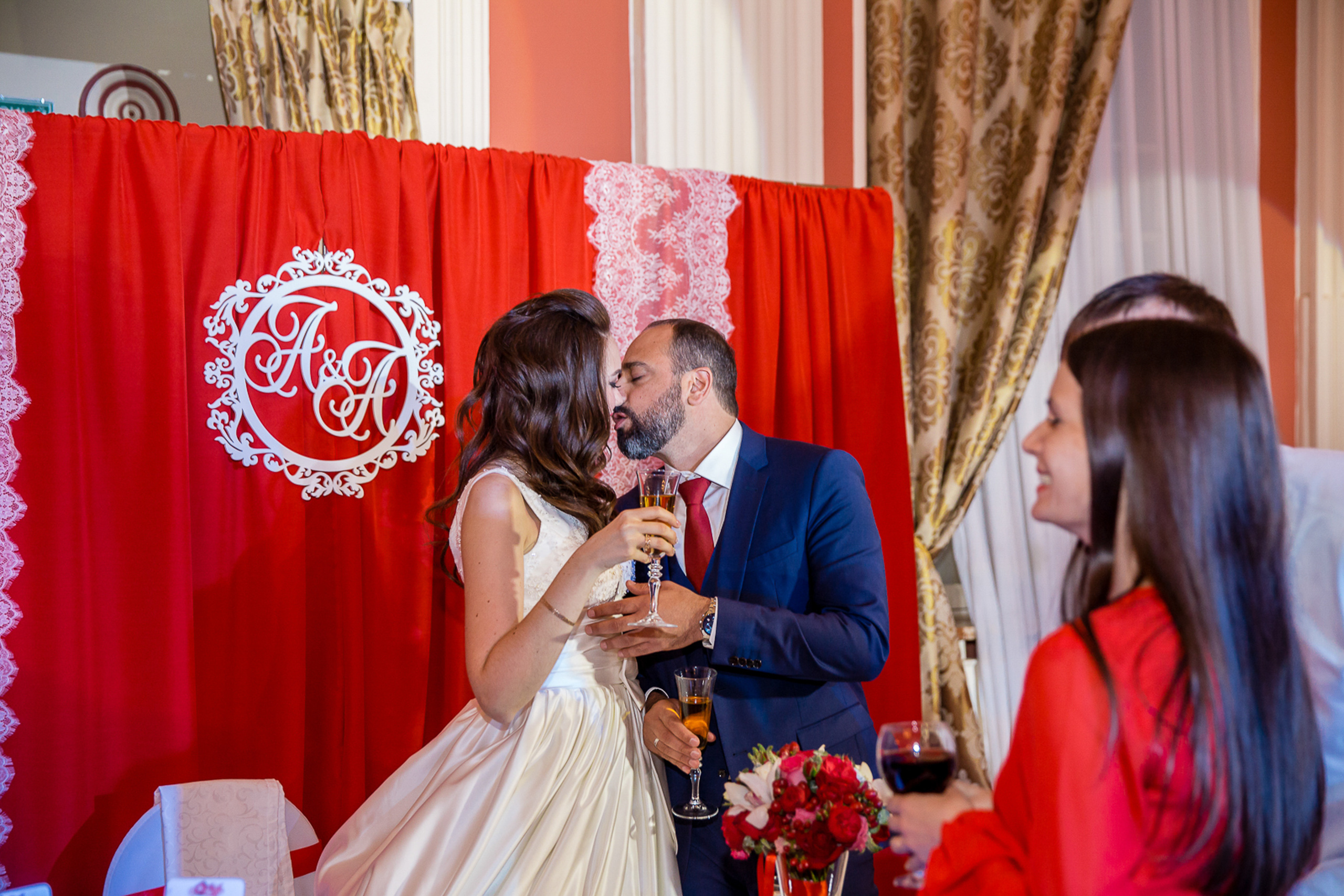 Свадебные фото осенью. Ведущий на праздник в Москве / Денис Аганин