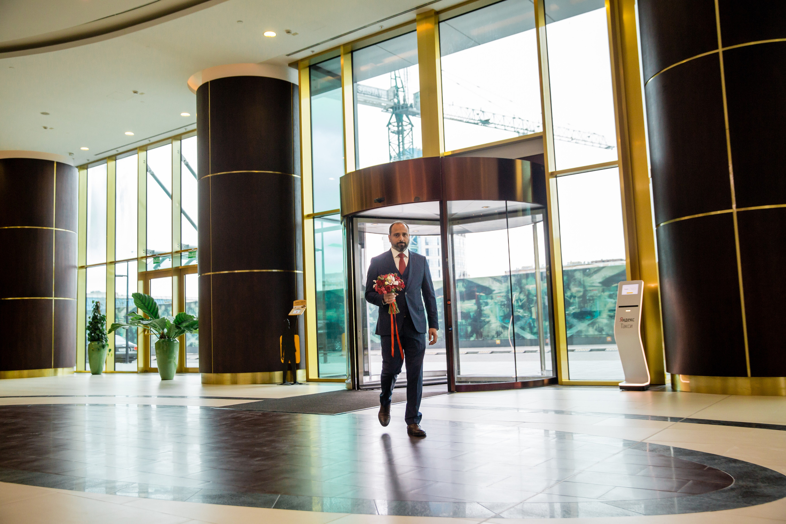 Свадебные фото осенью. Ведущий на праздник в Москве / Денис Аганин