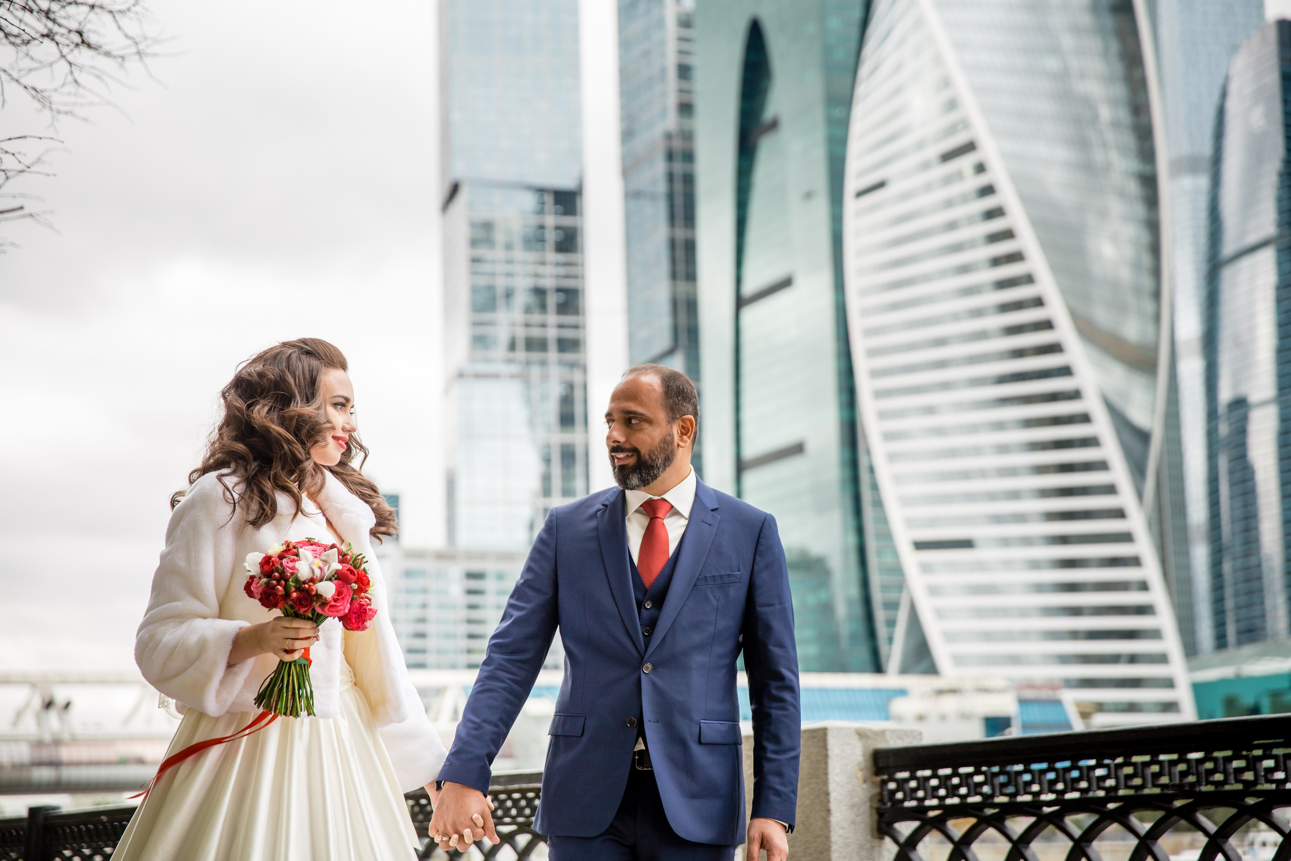 Свадебные фото осенью. Ведущий на праздник в Москве / Денис Аганин