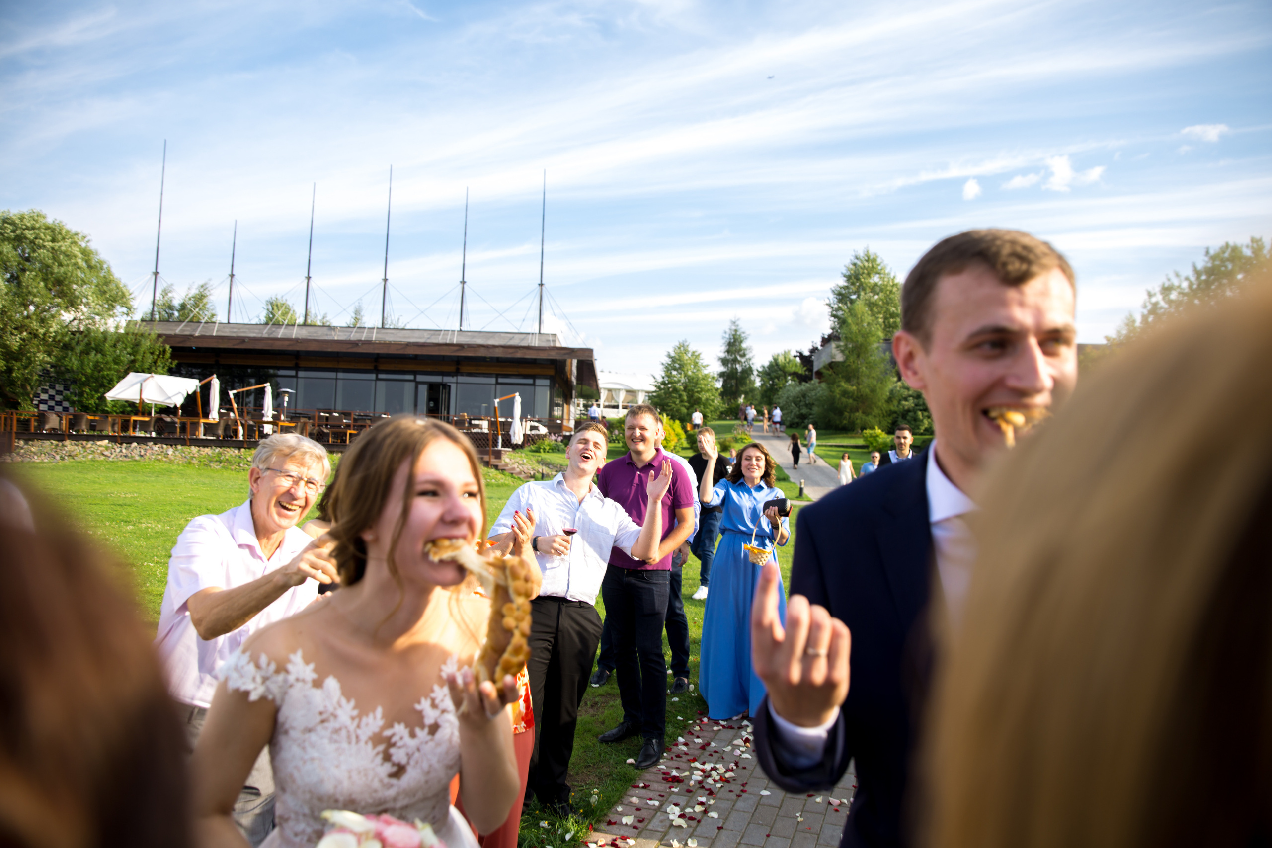 Фотограф на свадьбу летом. Ведущий на праздник в Москве / Денис Аганин