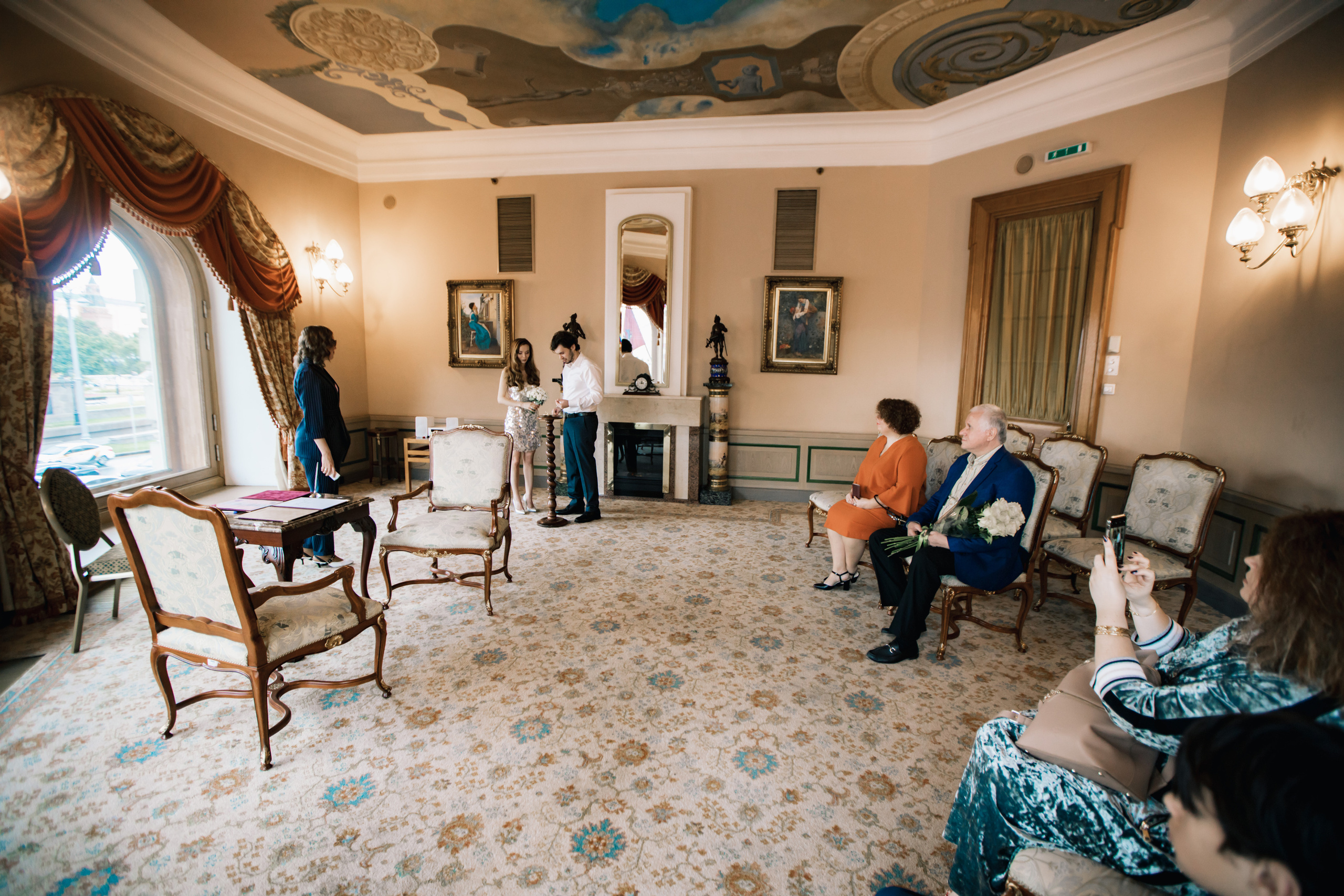 Необычная церемония регистрации брака. Ведущий на праздник в Москве / Денис Аганин