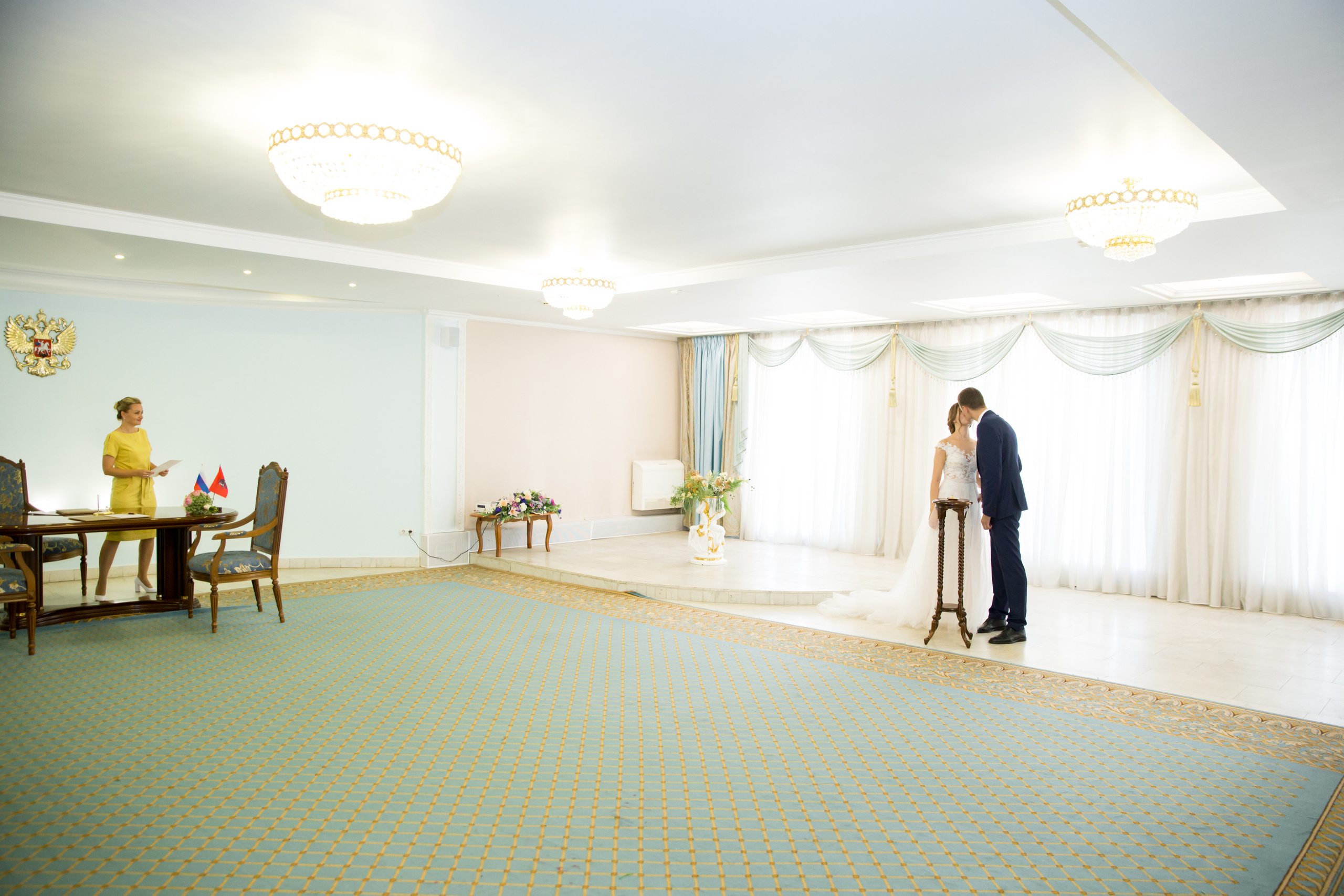 Фотограф на свадьбу летом. Ведущий на праздник в Москве / Денис Аганин