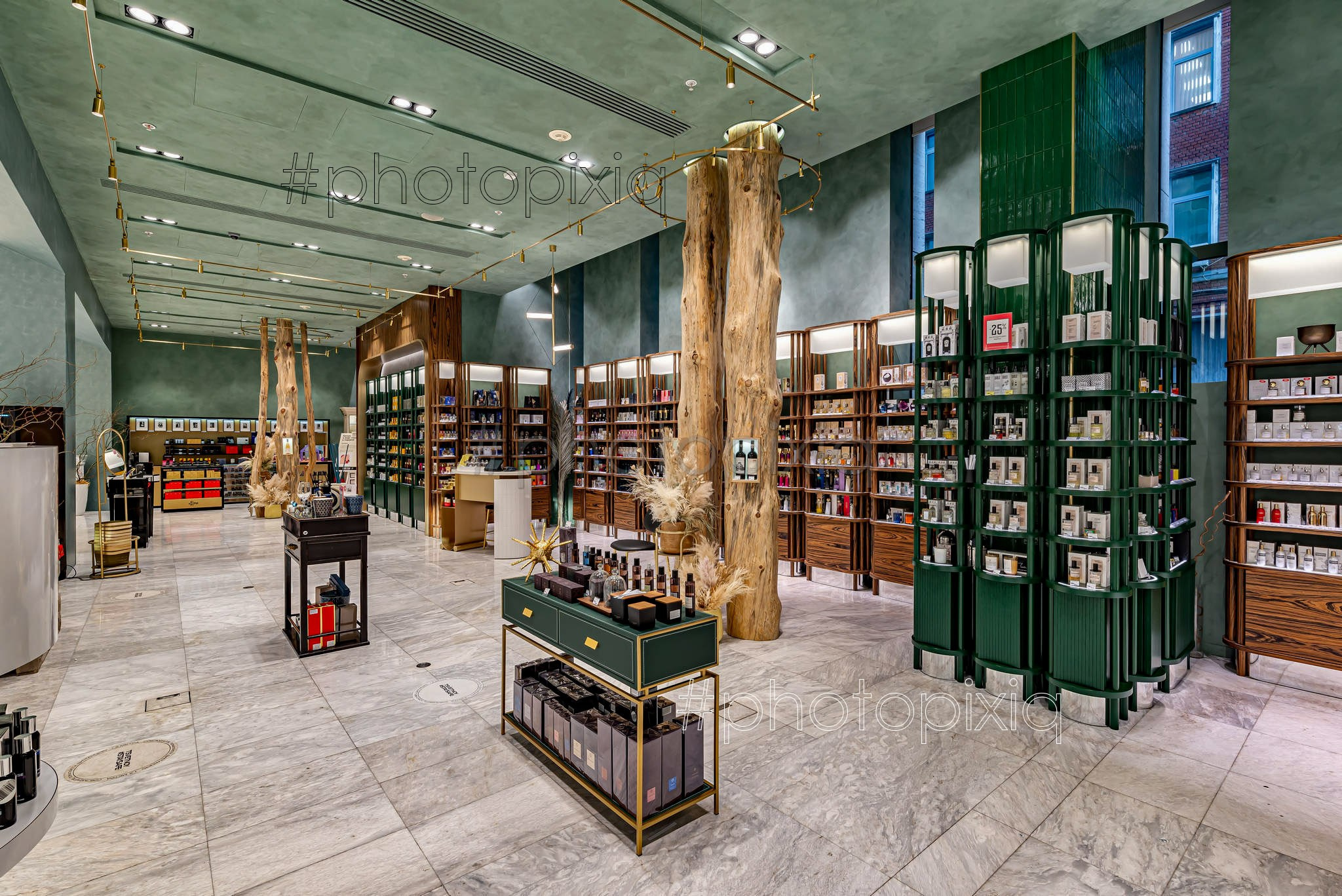 Интерьерная съёмка магазина парфюмерии и косметики Рив Гош. Интерьерная съёмка и виртуальные туры — Интерьерный фотограф Кузнецов Сергей (photopixiq)