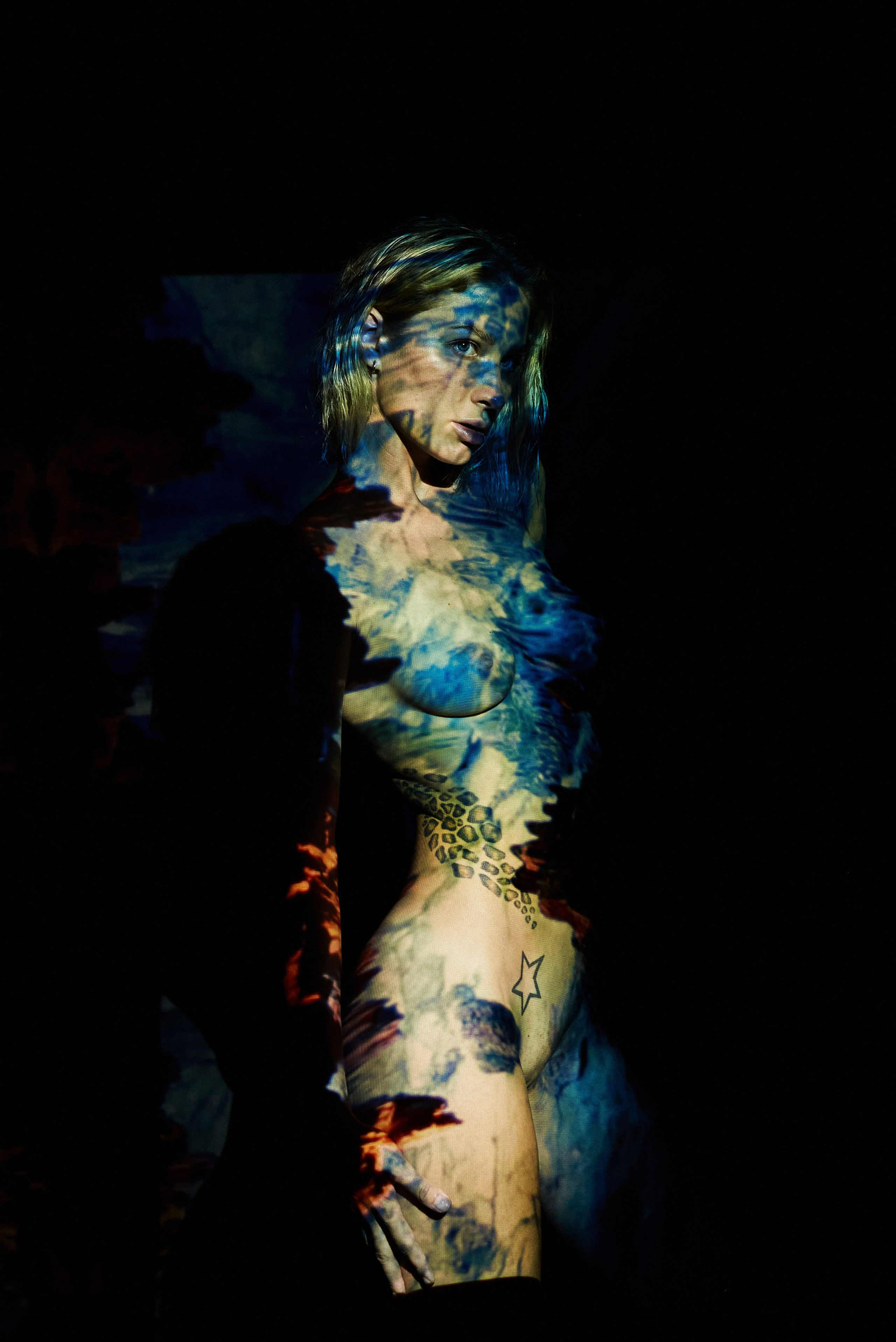 Съемка с проектором. Ню фотограф в городе Владивосток Алексей Кудряшов