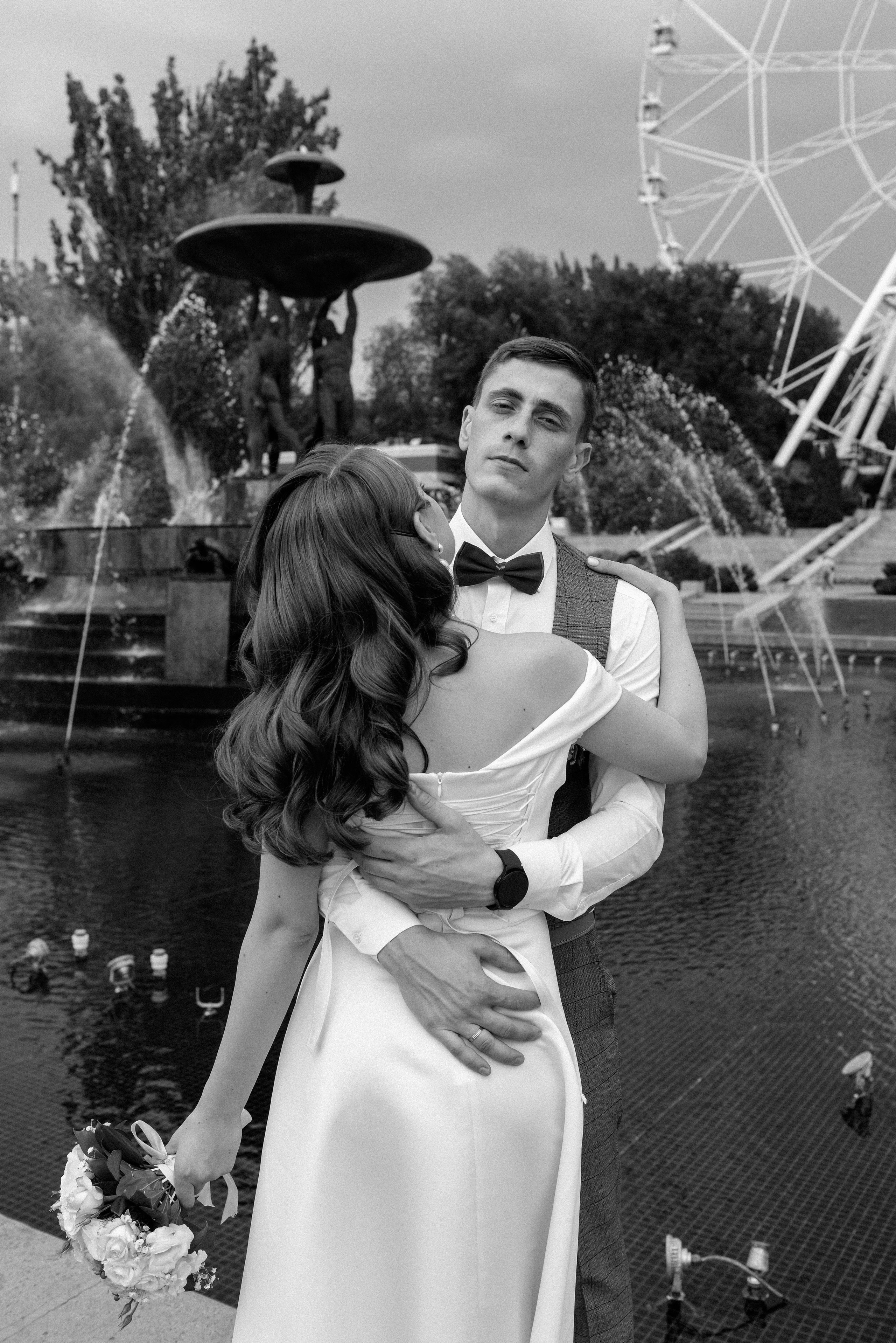 Свадебная прогулка по городу. Фотограф Ярута Оксана / Ростов-на-Дону