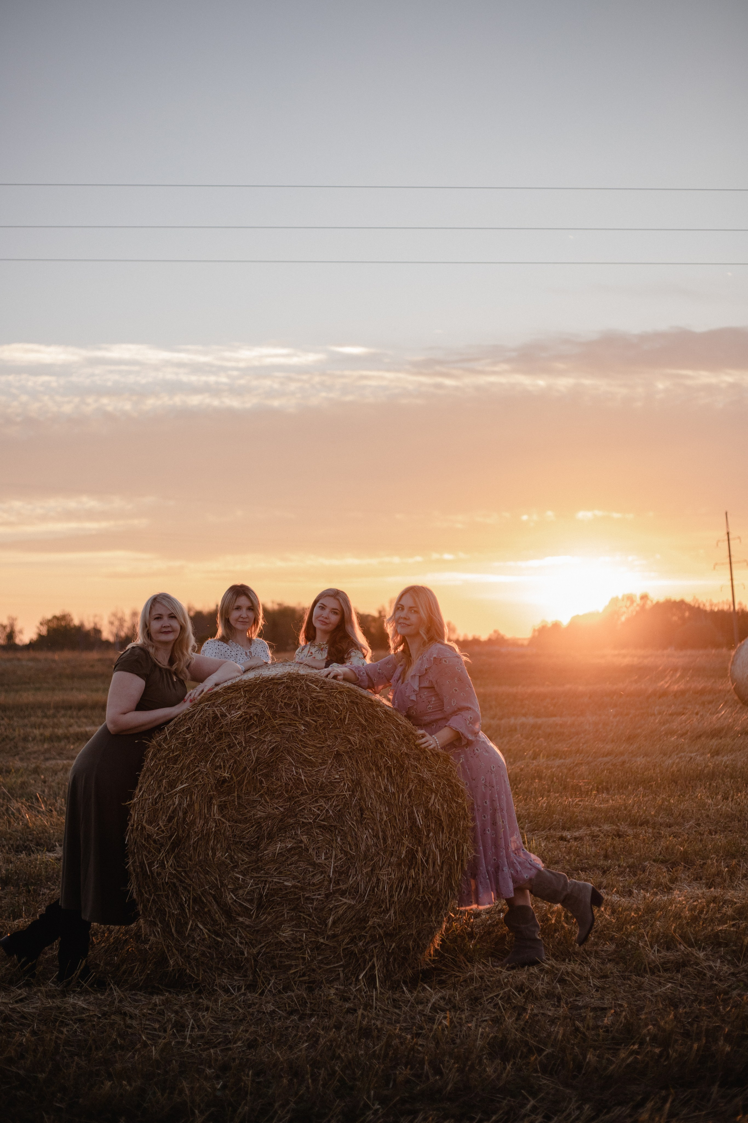 Однажды сестры в поле :)