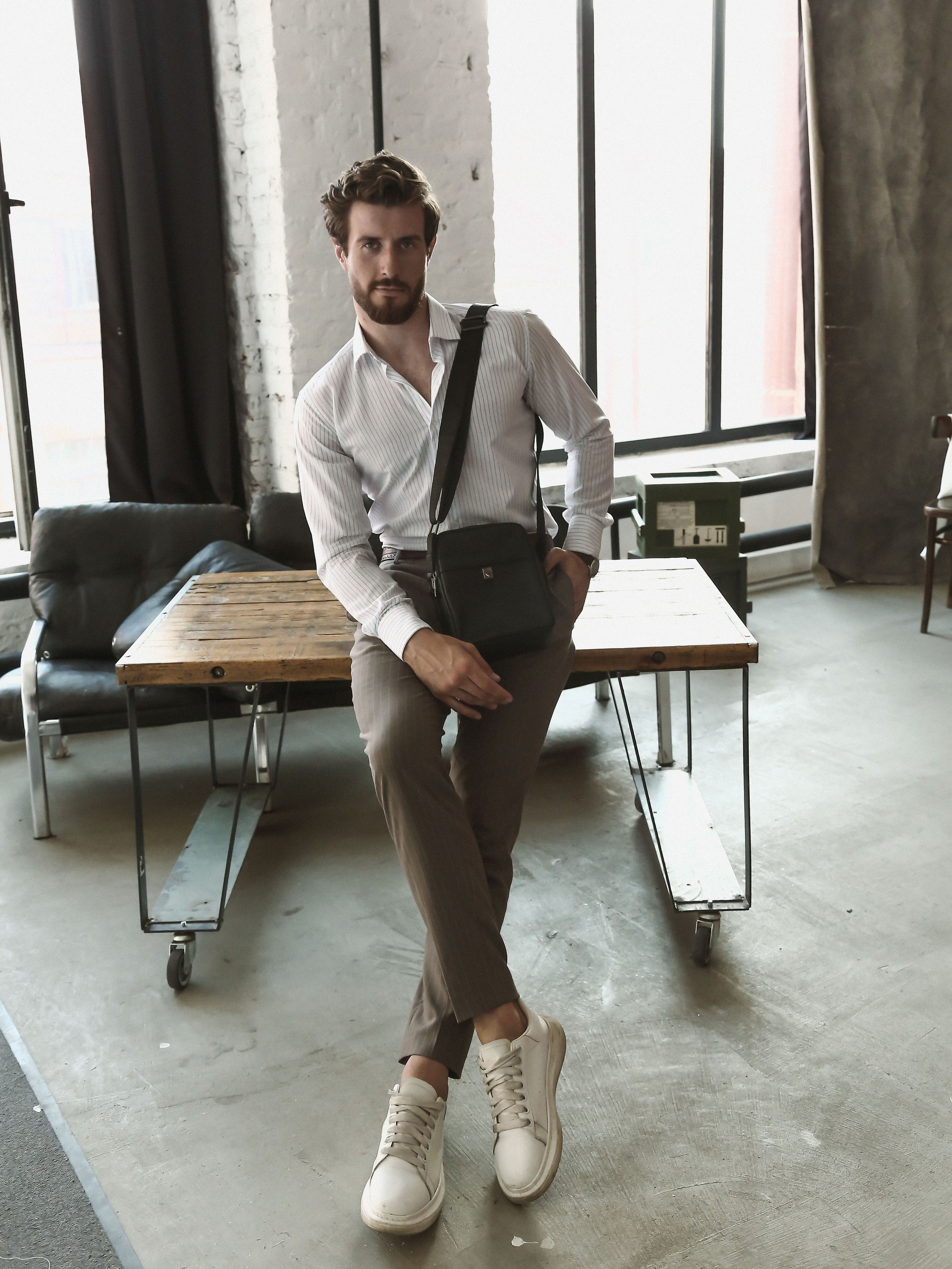 Коммерческая фотосессия мужских сумок для маркетплейсов и социальных сетей. Fashion фотограф в Санкт-Петербурге Савинова Ирина