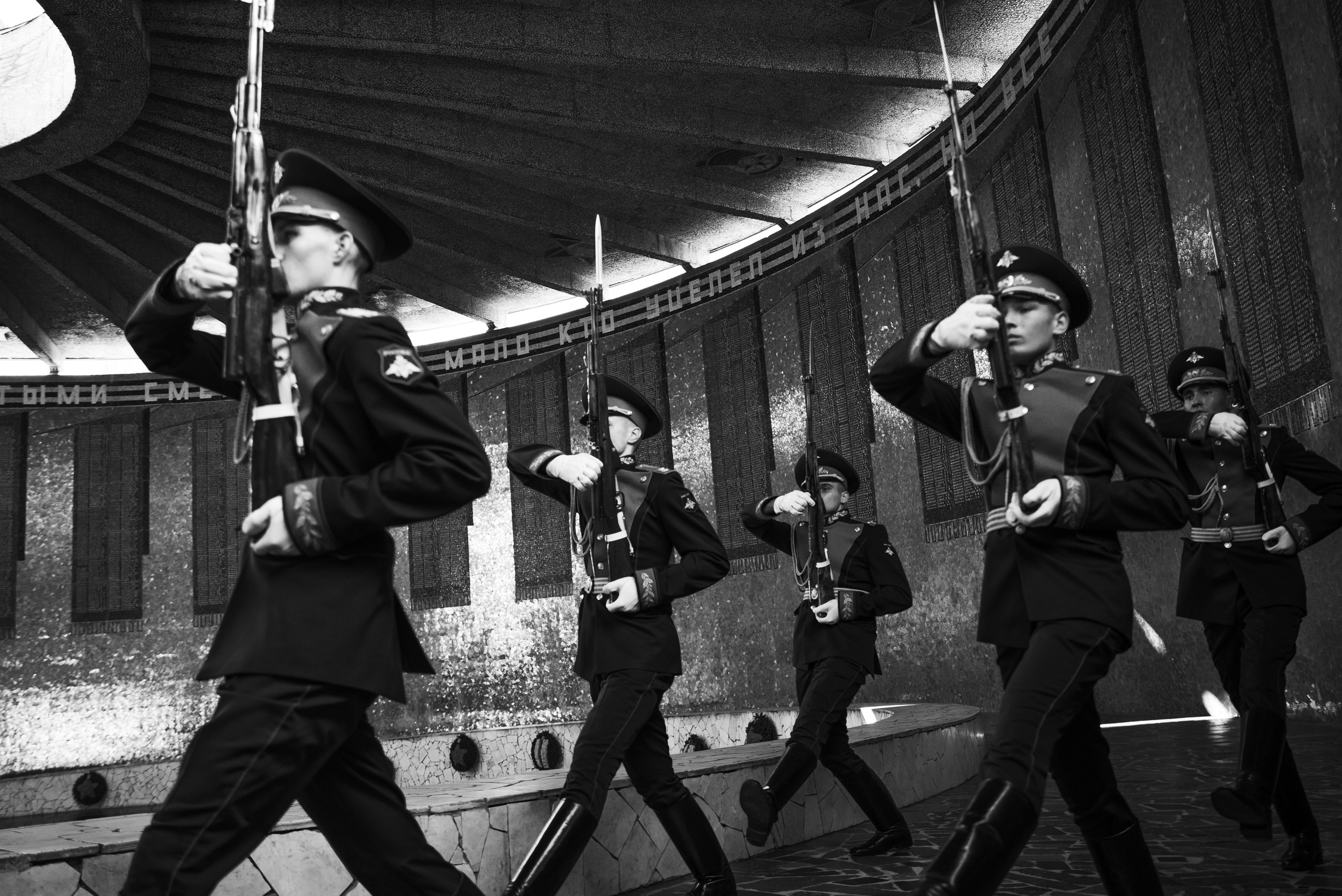 Смена караула на Мамаевом кургане. Свадебный, портретный фотограф в Волгограде Ермашова Дарья