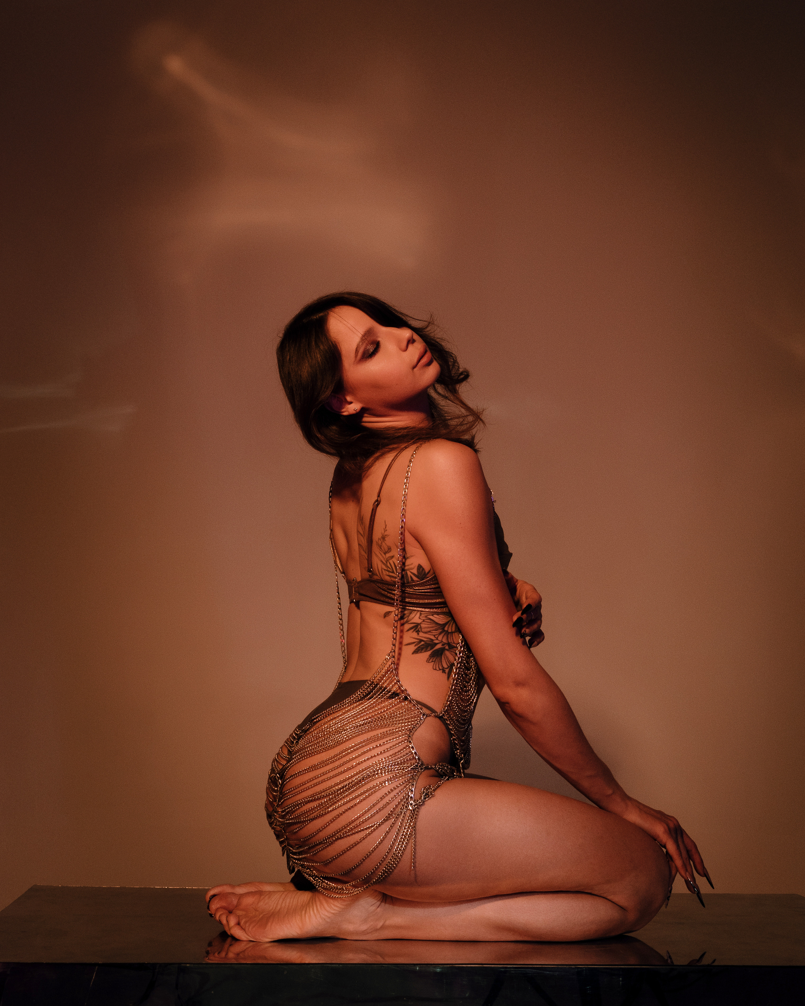 Креативная тематическая индивидуальная портретная съёмка. Фотограф Екатеринбург для вас или вашего бренда