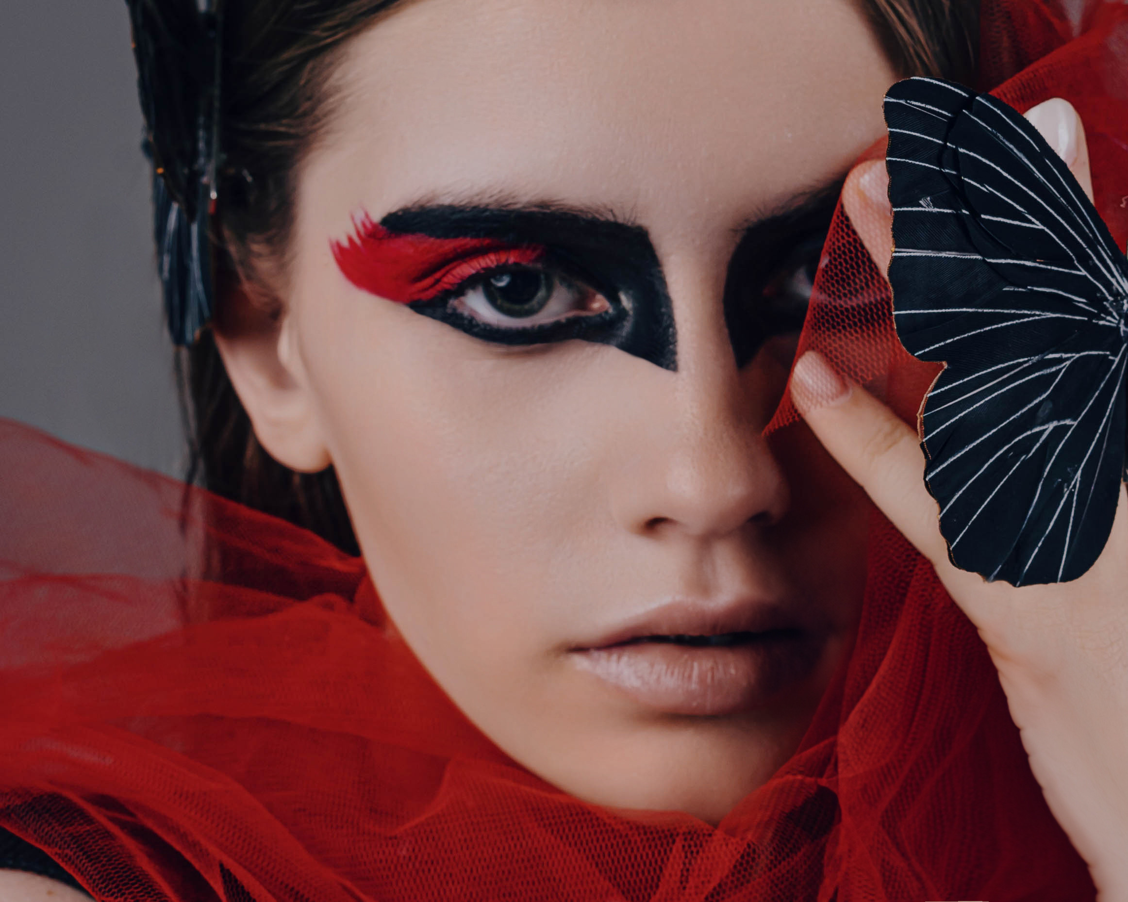 Креативная тематическая индивидуальная портретная съёмка. Фотограф Екатеринбург для вас или вашего бренда