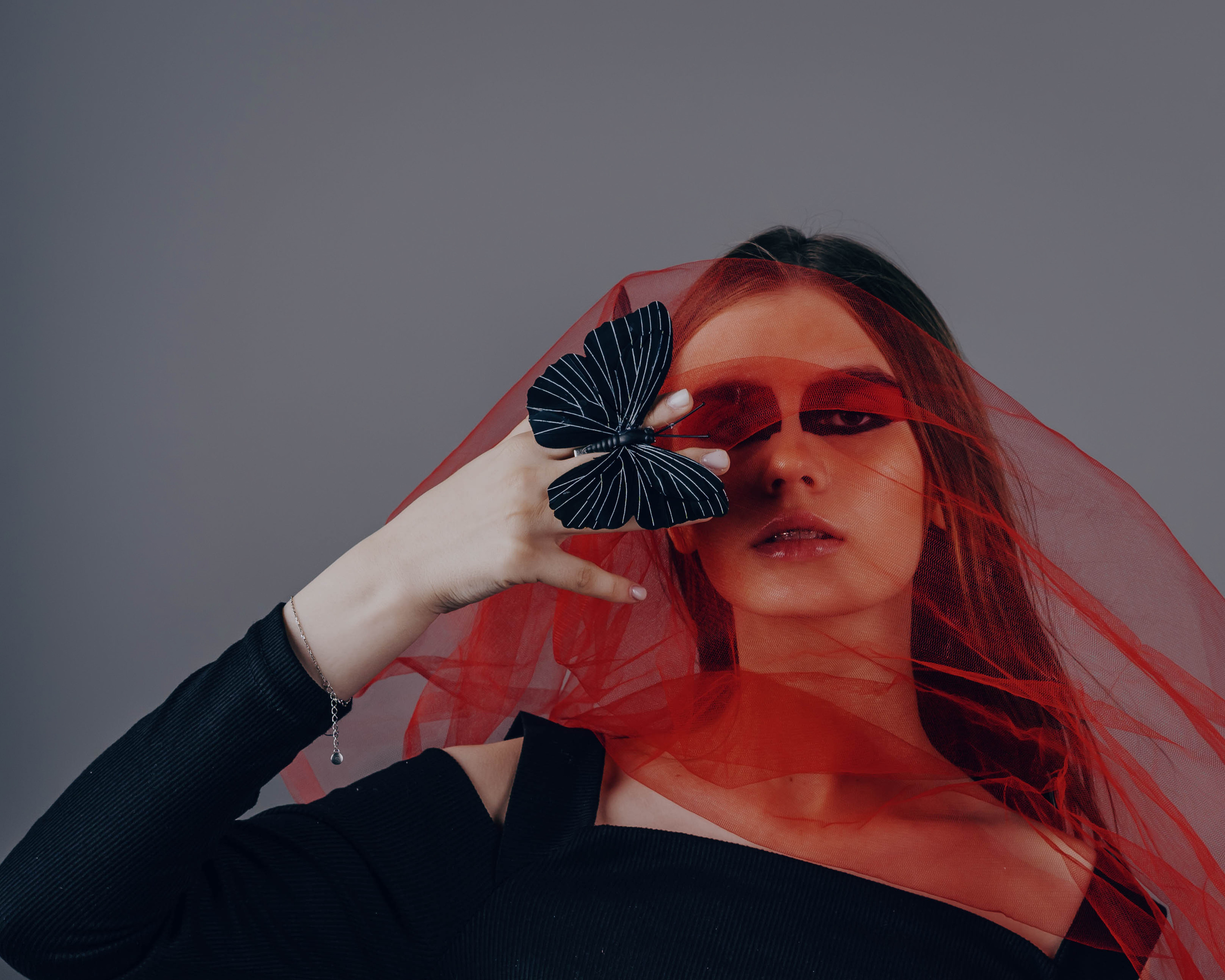 Креативная тематическая индивидуальная портретная съёмка. Фотограф Екатеринбург для вас или вашего бренда