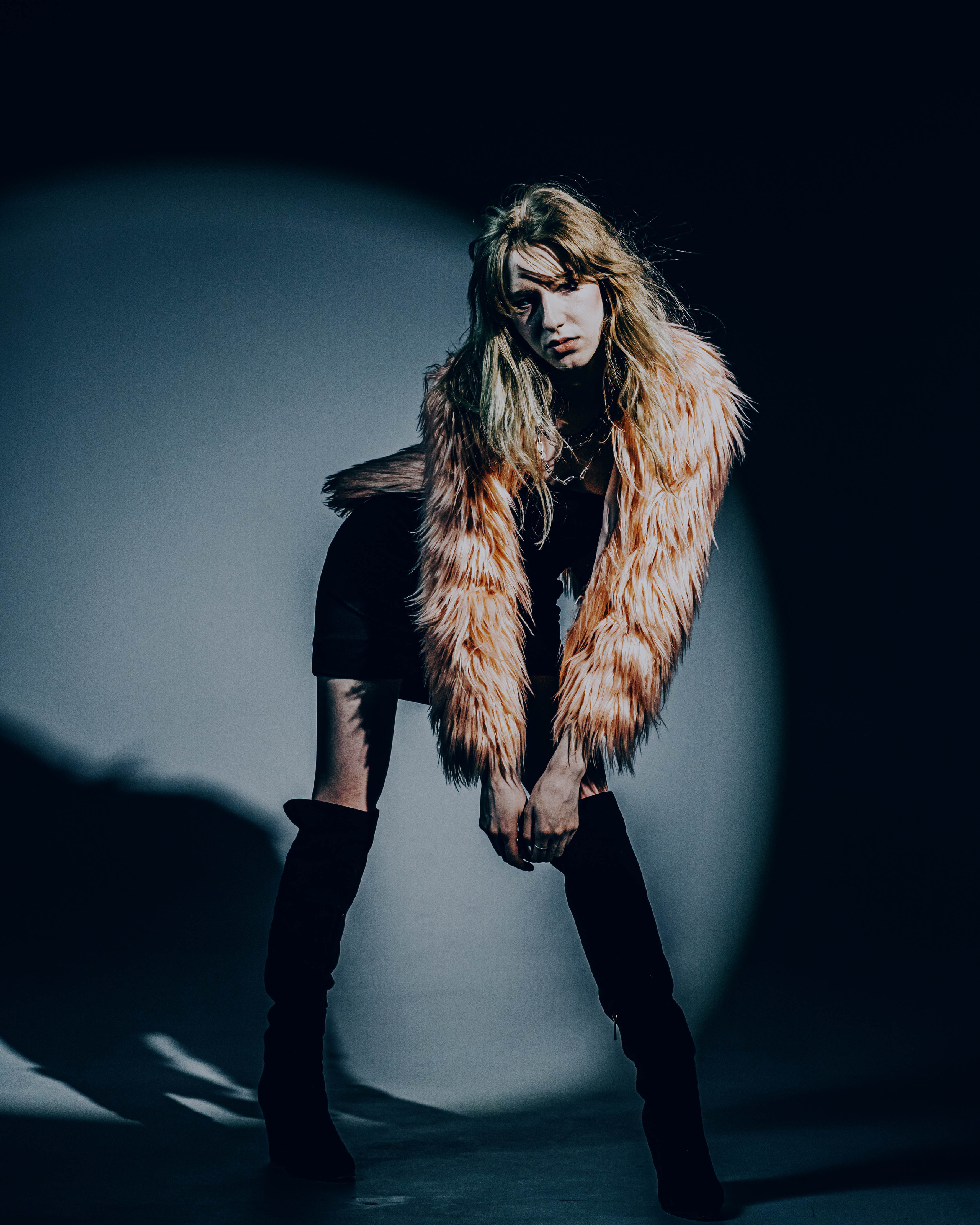 Креативная тематическая индивидуальная портретная съёмка. Фотограф Екатеринбург для вас или вашего бренда